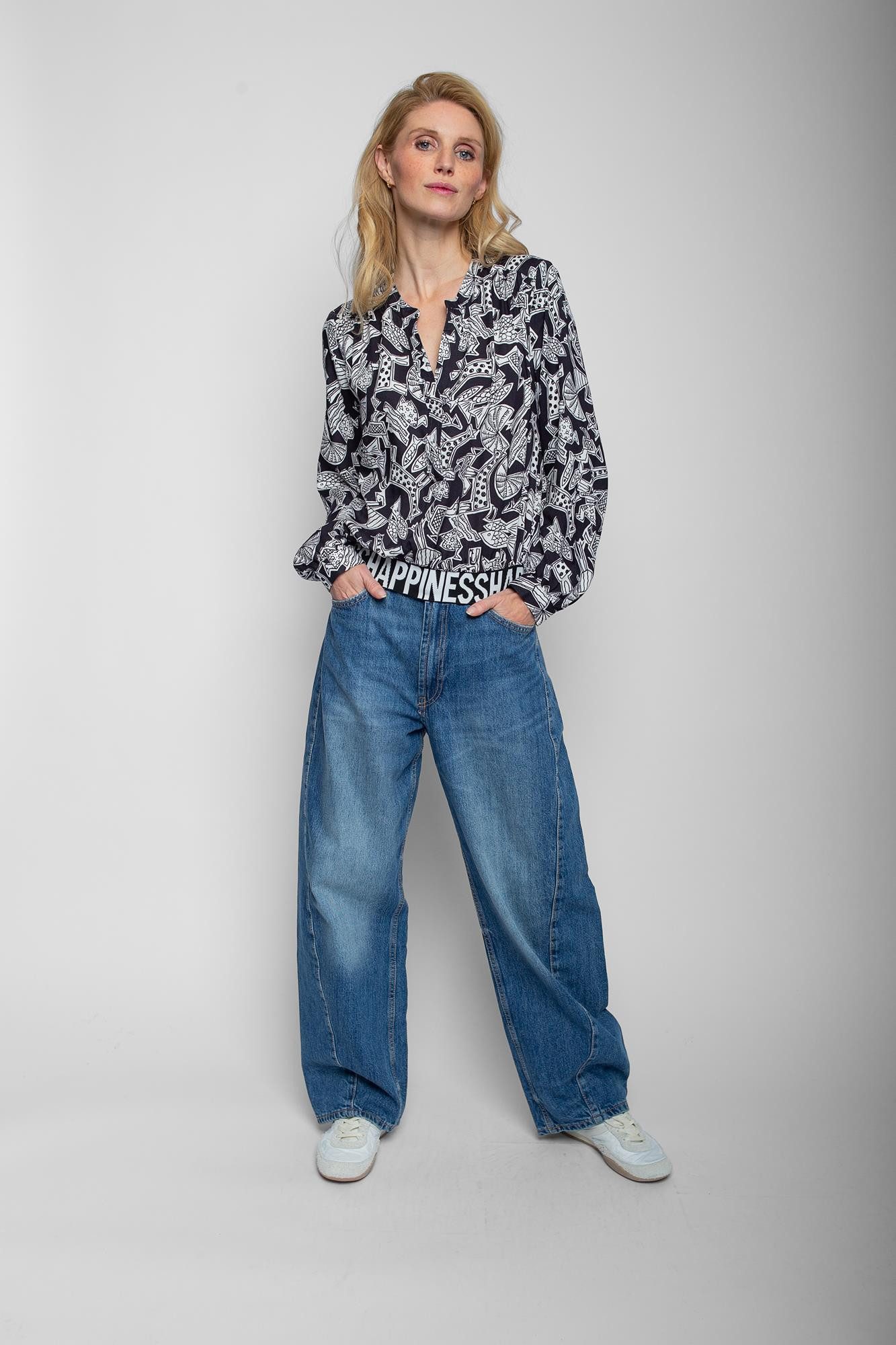 Emily Van Den Bergh Blusenshirt black white conversa