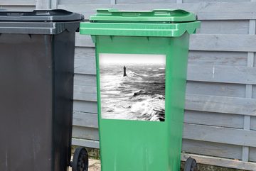 MuchoWow Wandsticker Der Leuchtturm von La Jument im Meer vor der französischen Küste - (1 St), Mülleimer-aufkleber, Mülltonne, Sticker, Container, Abfalbehälter