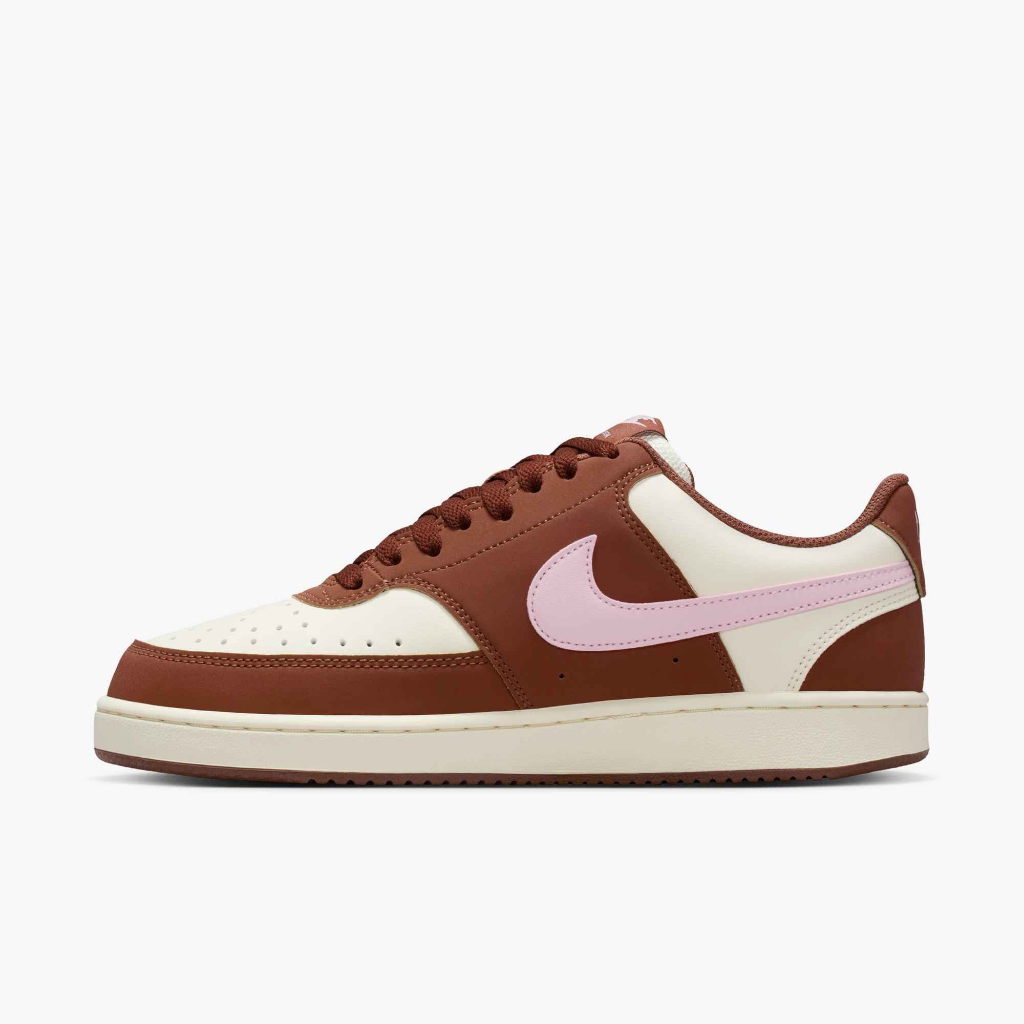 Nike Sportswear W COURT VISION LOW P NBK Sneaker inspiriert vom Design des Nike Air Force