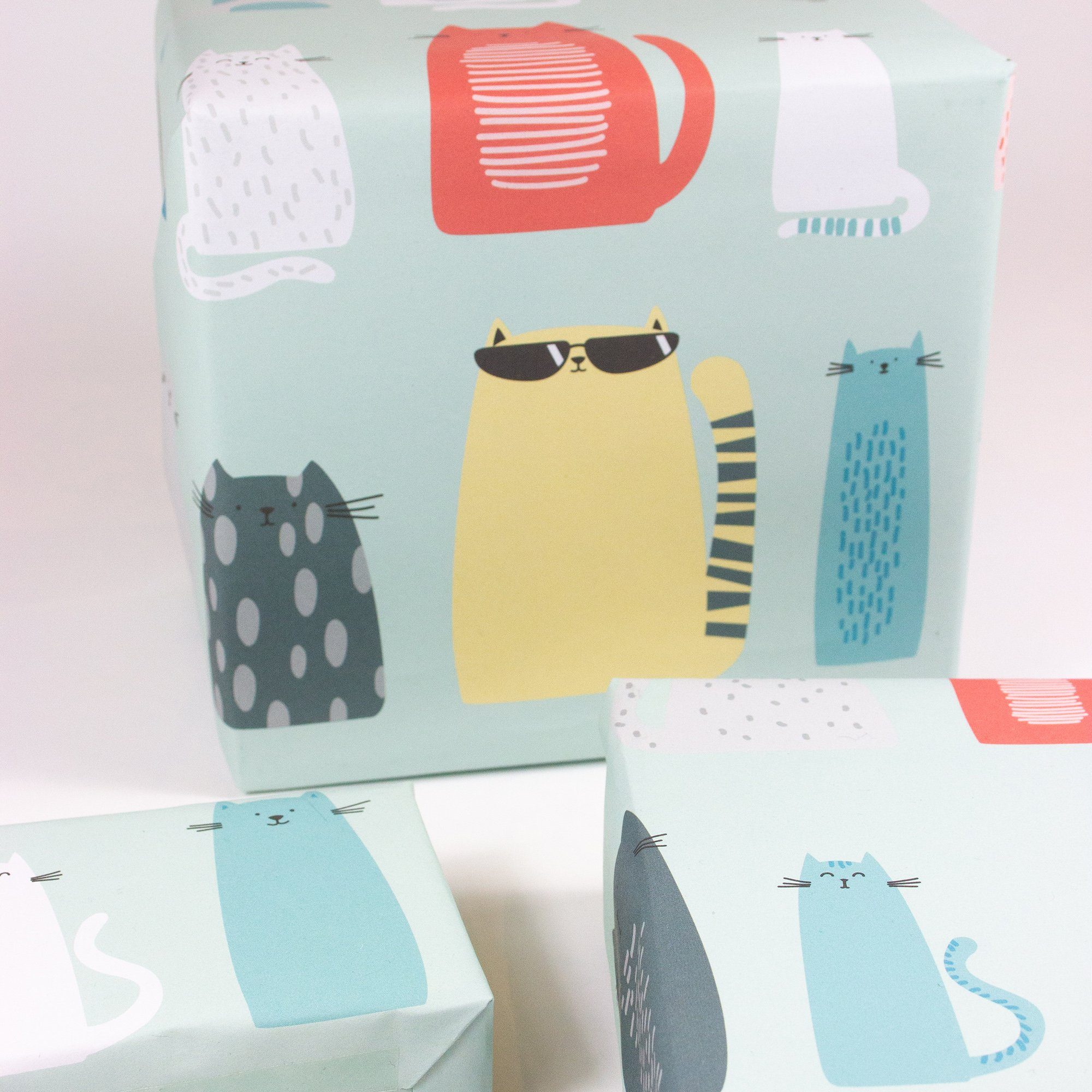 Bow & Hummingbird Geschenkpapier Katzen 69x48cm – Hochwertiges Geschenkpapier mit modernem Katzenmotiv, Bow & Hummingbird, 100% Recyclingpapier