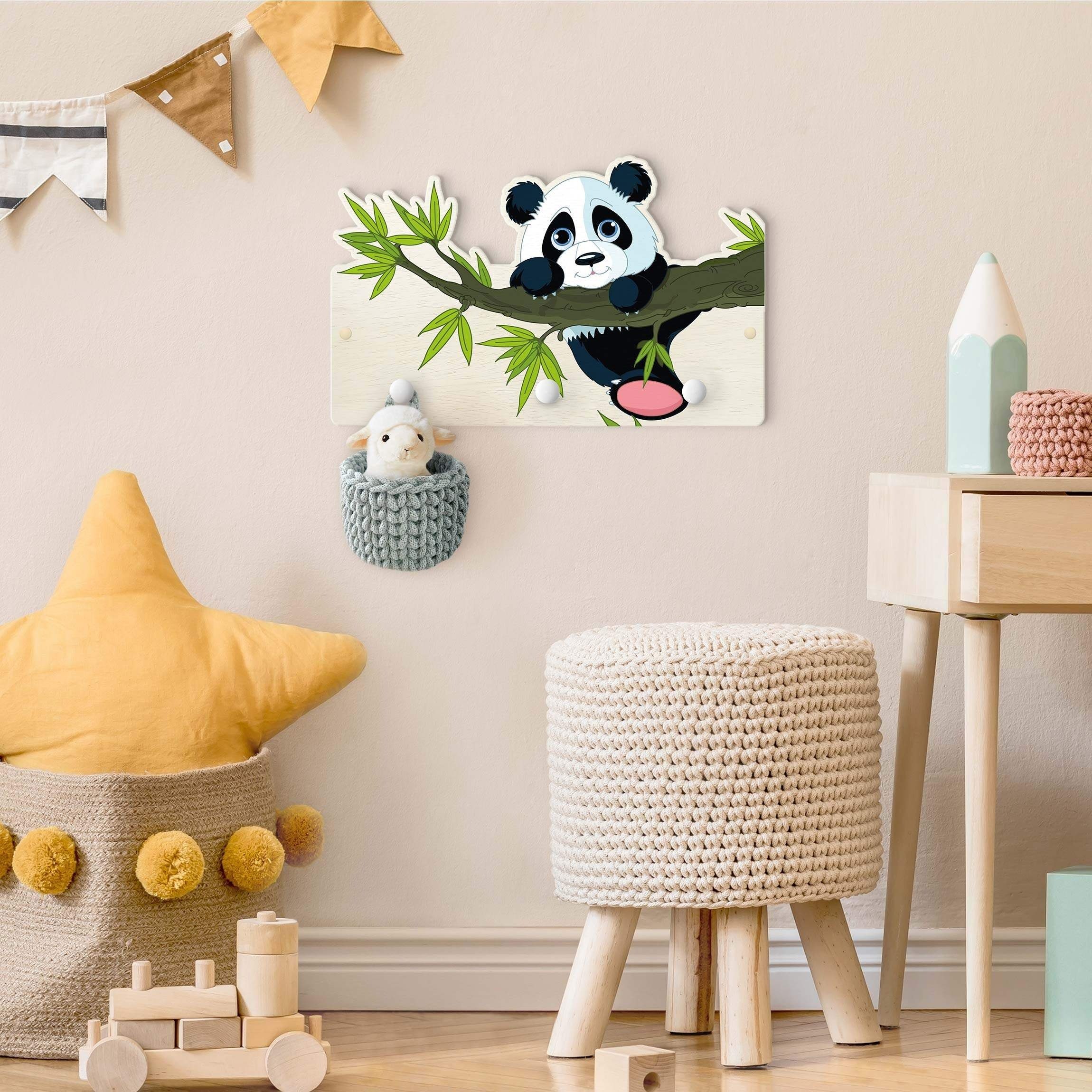 Bilderdepot24 Garderobenpaneel weiss Illustration Tiere Kletternder Panda (Kindergarderobe holz Kleiderhaken für die Wand inkl. Montagematerial), moderne Wand Garderobenleiste Flur - kleine Hakenleiste Kinderzimmer