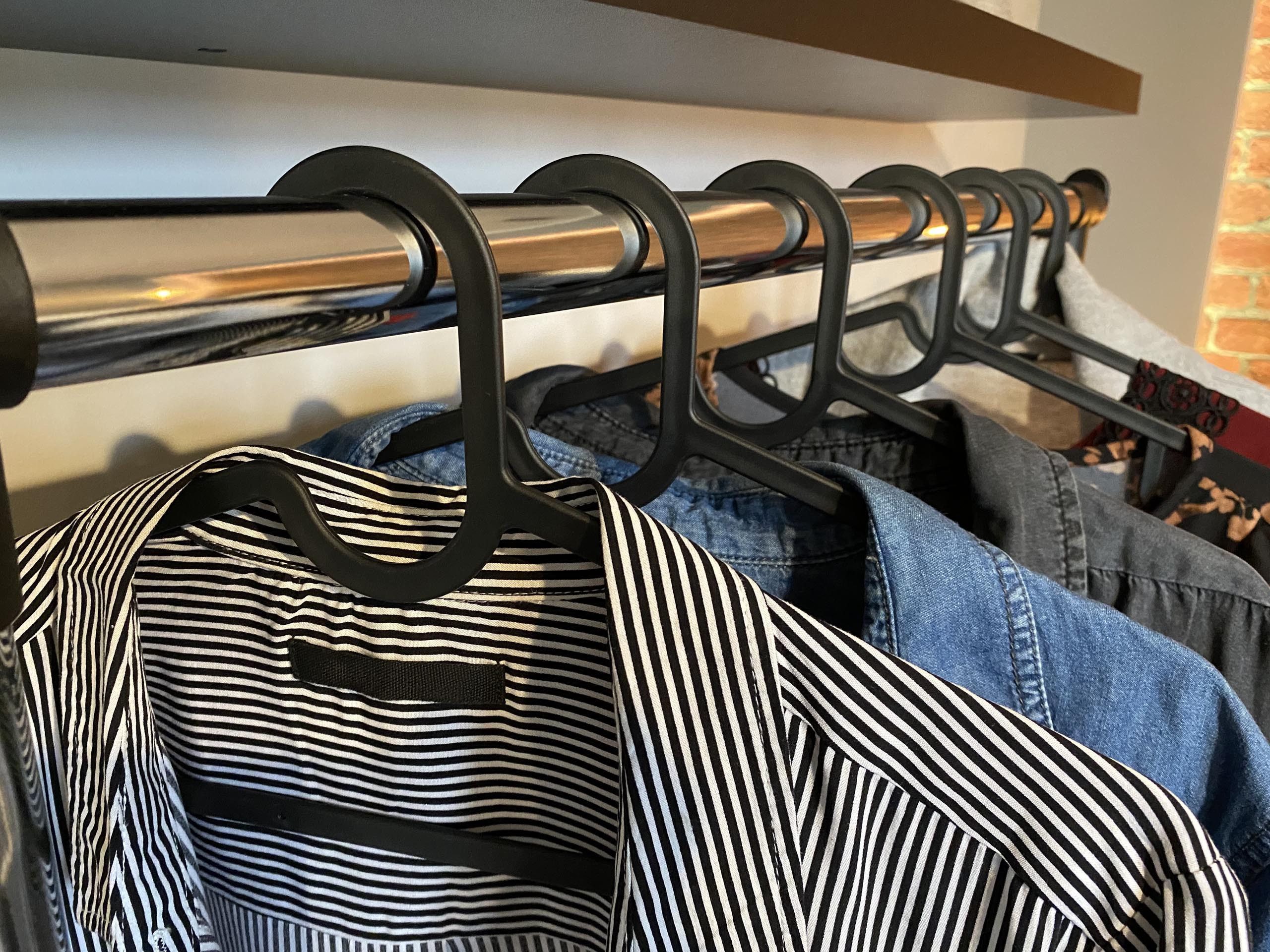IKEA Kleiderbügel SPRUTTIG Schwarzer Kleiderbügel IKEA, (20-tlg)