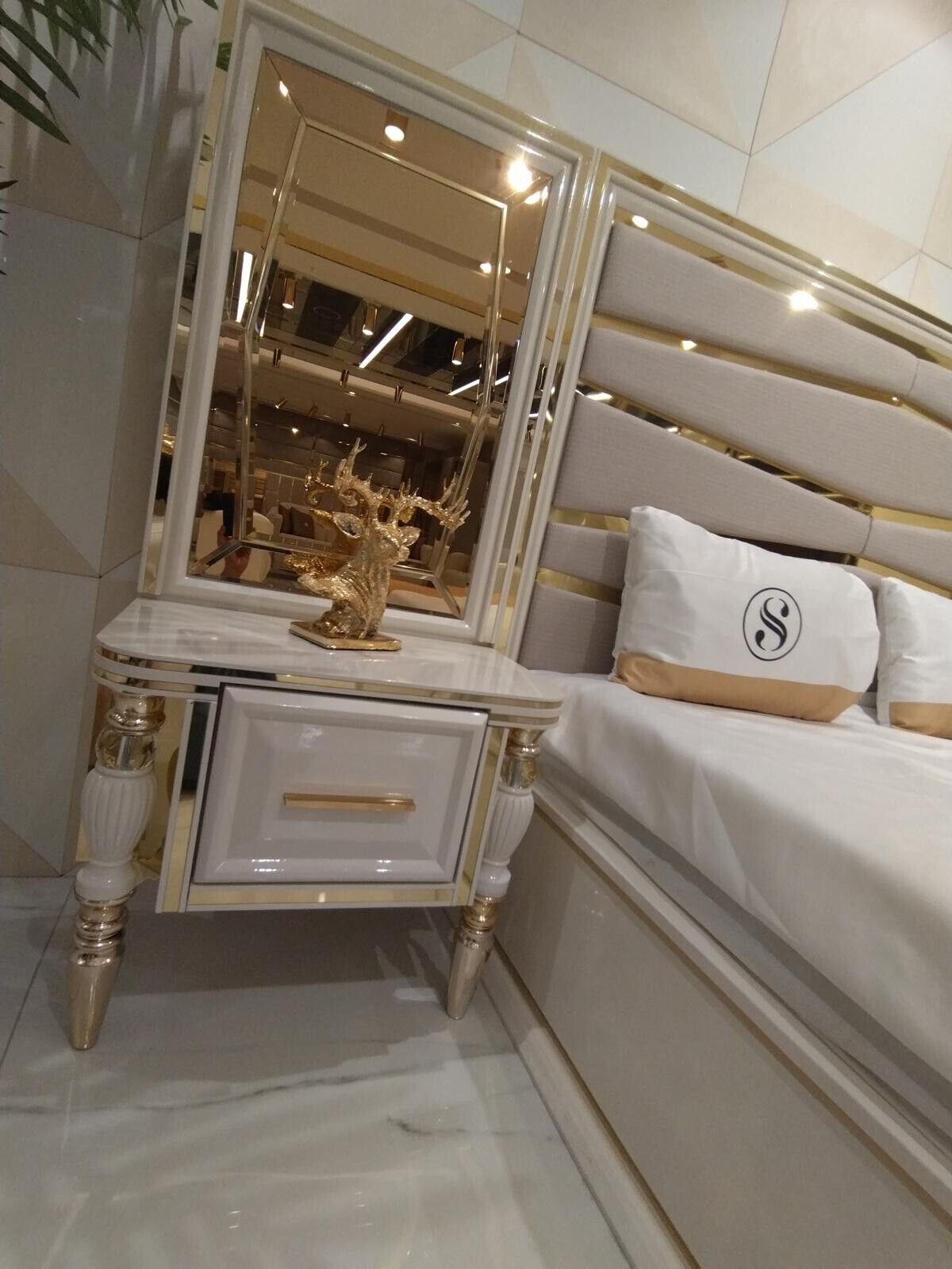 Schlafzimmer-Set Nachttische), + Schlafzimmer JVmoebel Nachttische in 2x Europa Bett+2x Holz Bett (3-St., Modern Komplettes Made Set Luxus Gold,