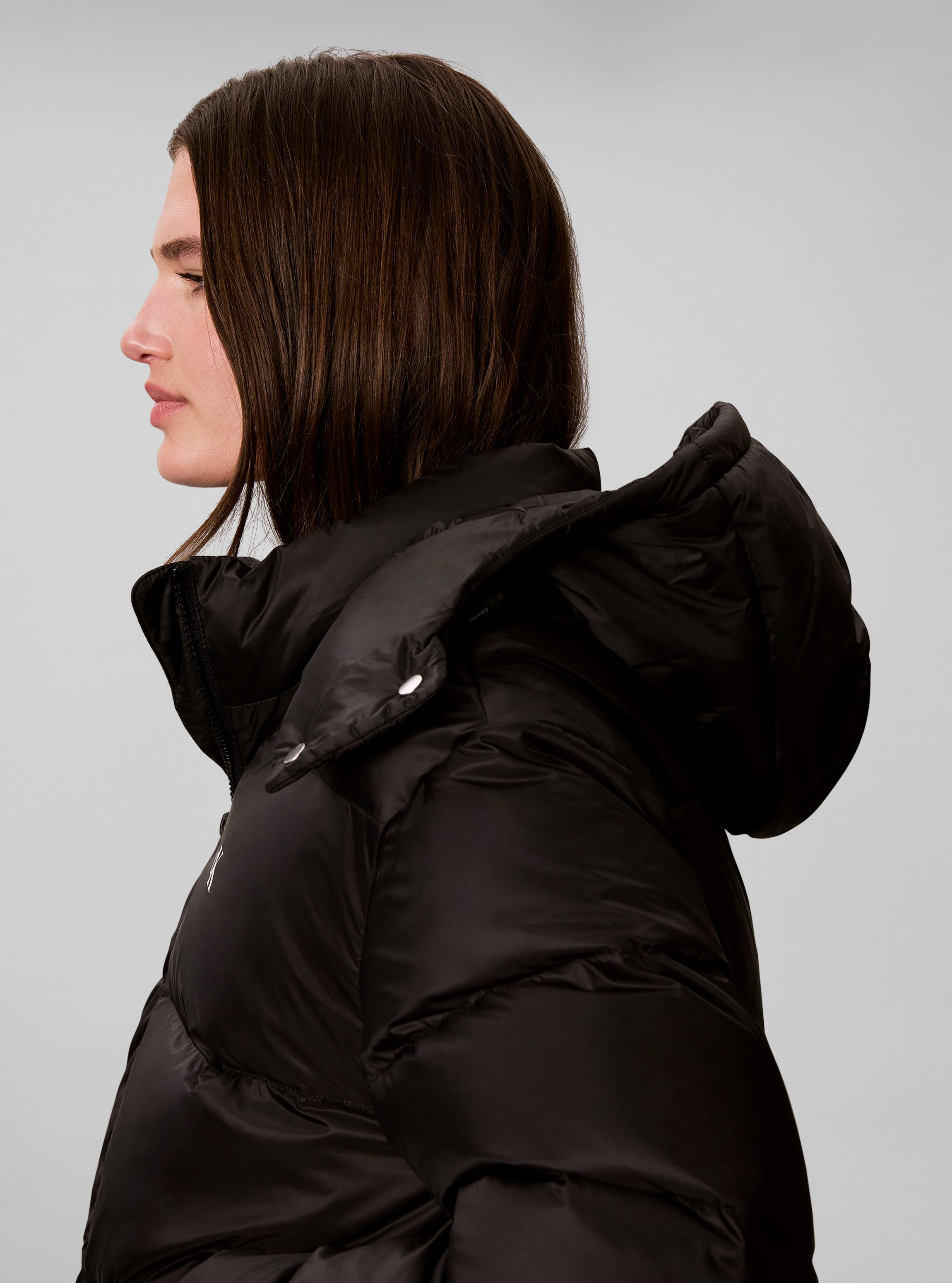 Calvin Klein Jeans Steppjacke abnehmbare Kapuze, Regular Fit, kurze Form, wattiert – Bild 4 von 5