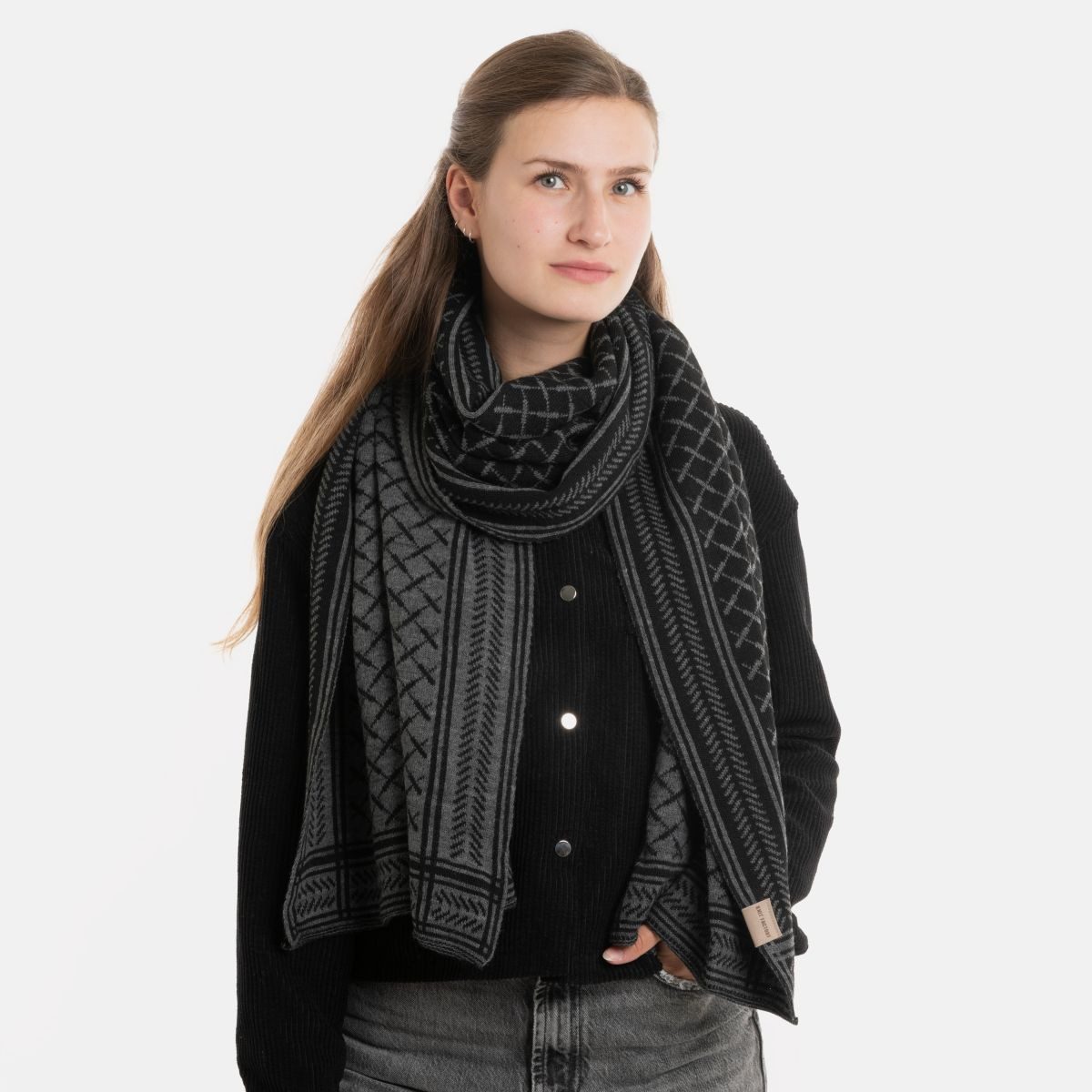 Knit Factory Strickschal Dusk Schal Schwarz/Anthrazit, (1-St), Schal Halstuch Dreiecksschal Tuch Strickmode