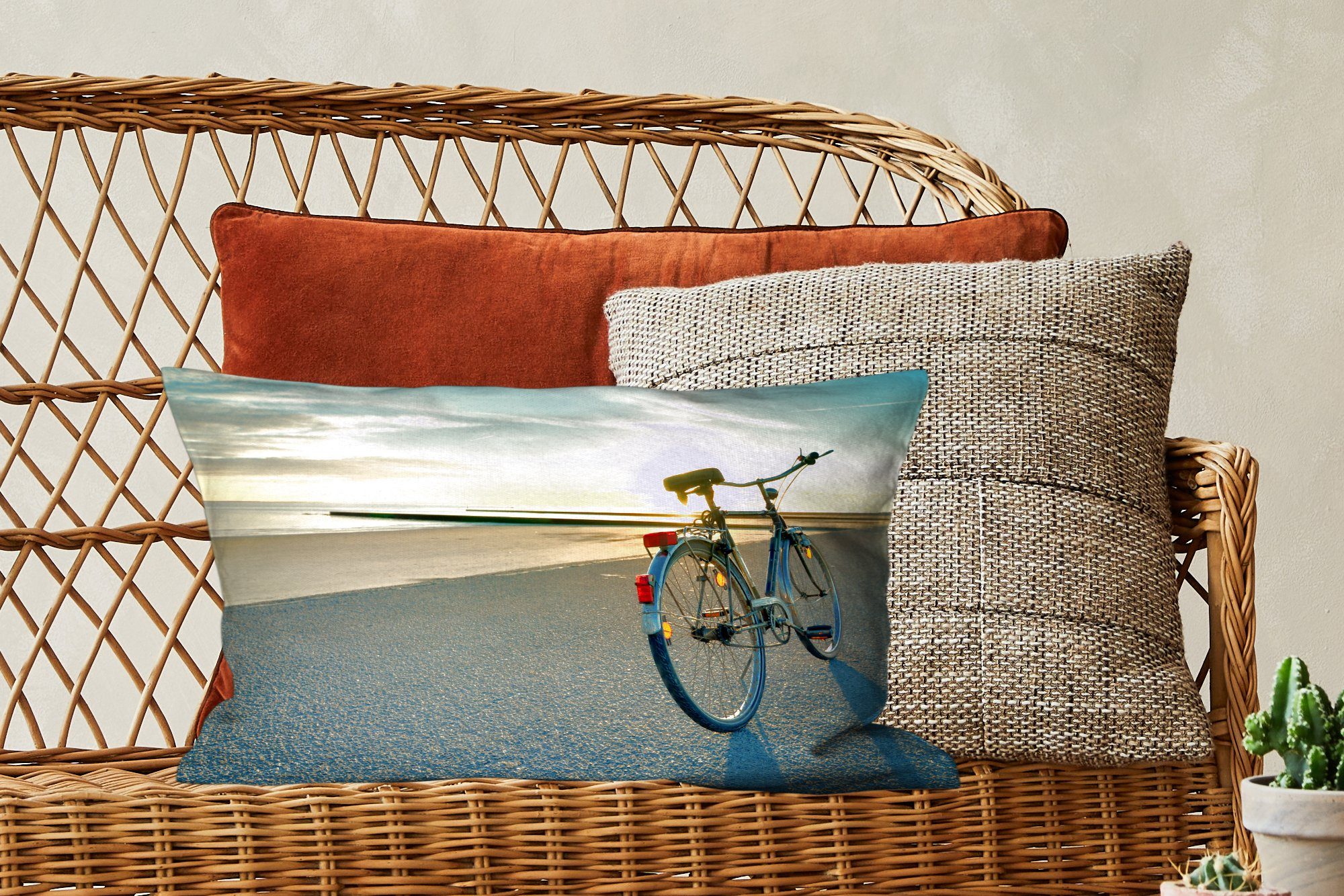 Dekokissen MuchoWow Wohzimmer - Zierkissen, Nordsee Dekoration, Fahrrad - Sonnenuntergang, Füllung, Schlafzimmer Dekokissen mit