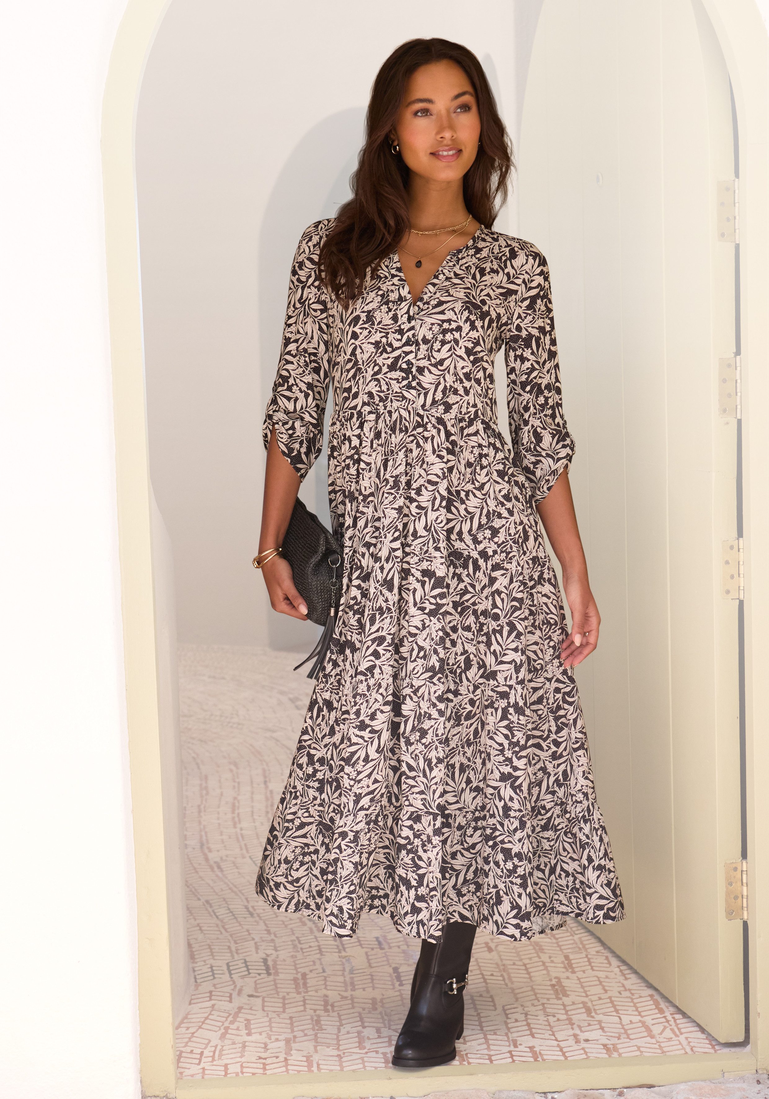 LASCANA Maxikleid mit Blätterprint aus gewebter Viskose, locker bequemer Look Webkleid mit 3/4-Ärmeln, Herbstkleid, Kaftankleid mit weitem Rockteil
