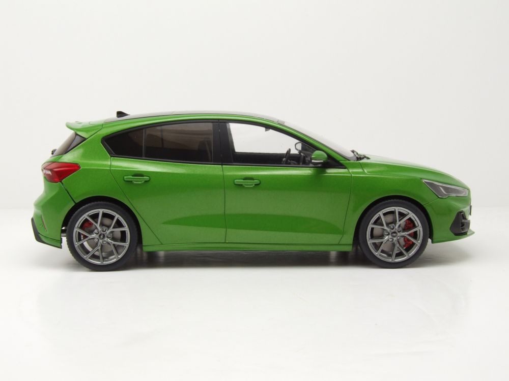 MCG Modellauto Ford Focus ST 2022 grün metallic, Maßstab 1:18