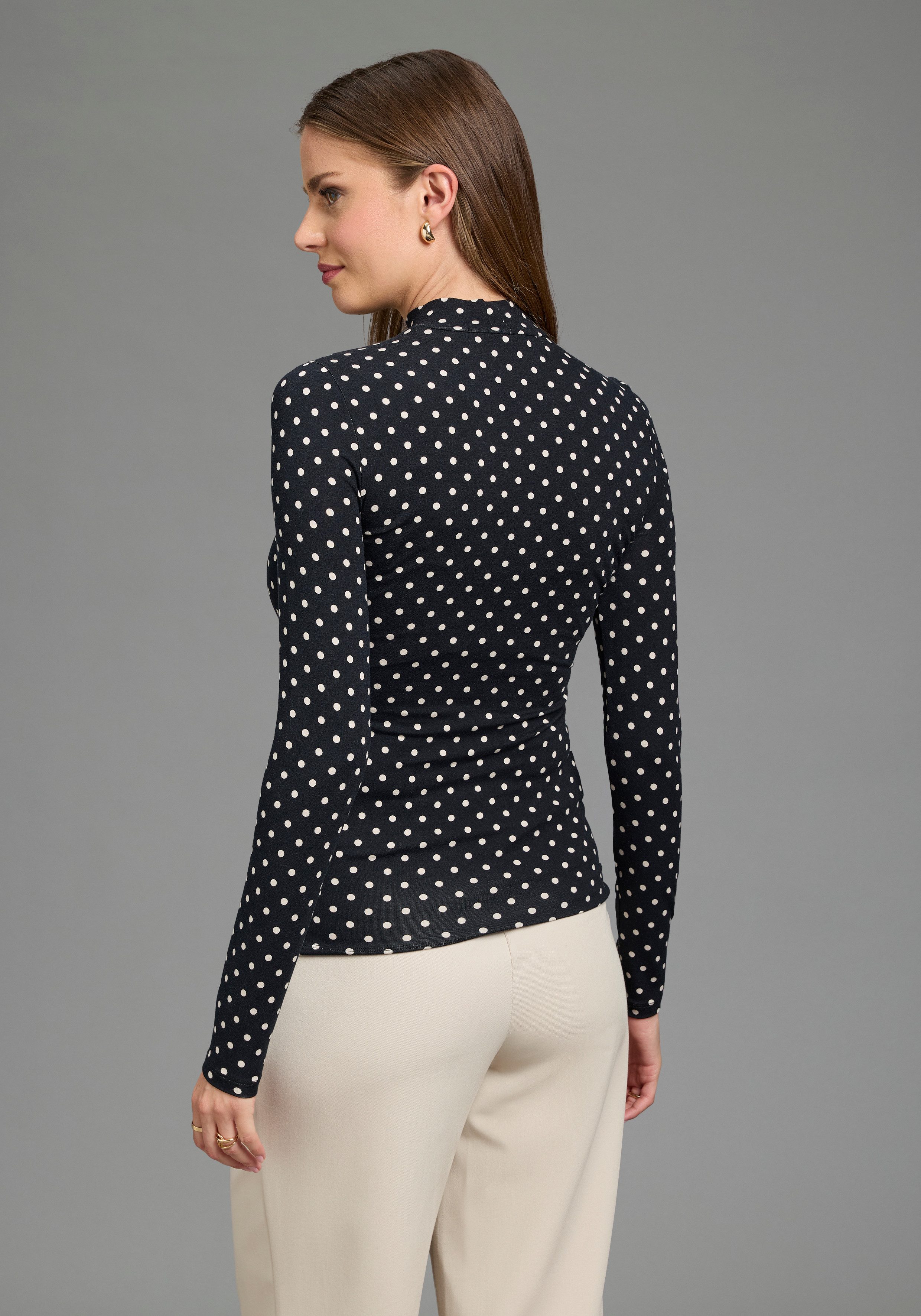 Laura Scott Langarmshirt mit Punkten und Stehkragen in figurbetonte Passform, hüftlang