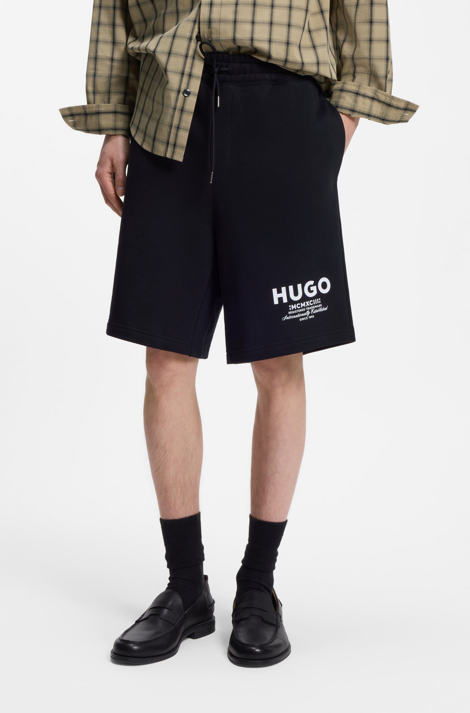 HUGO Blue Sweatshorts Nomario mit großem Druck günstig online kaufen