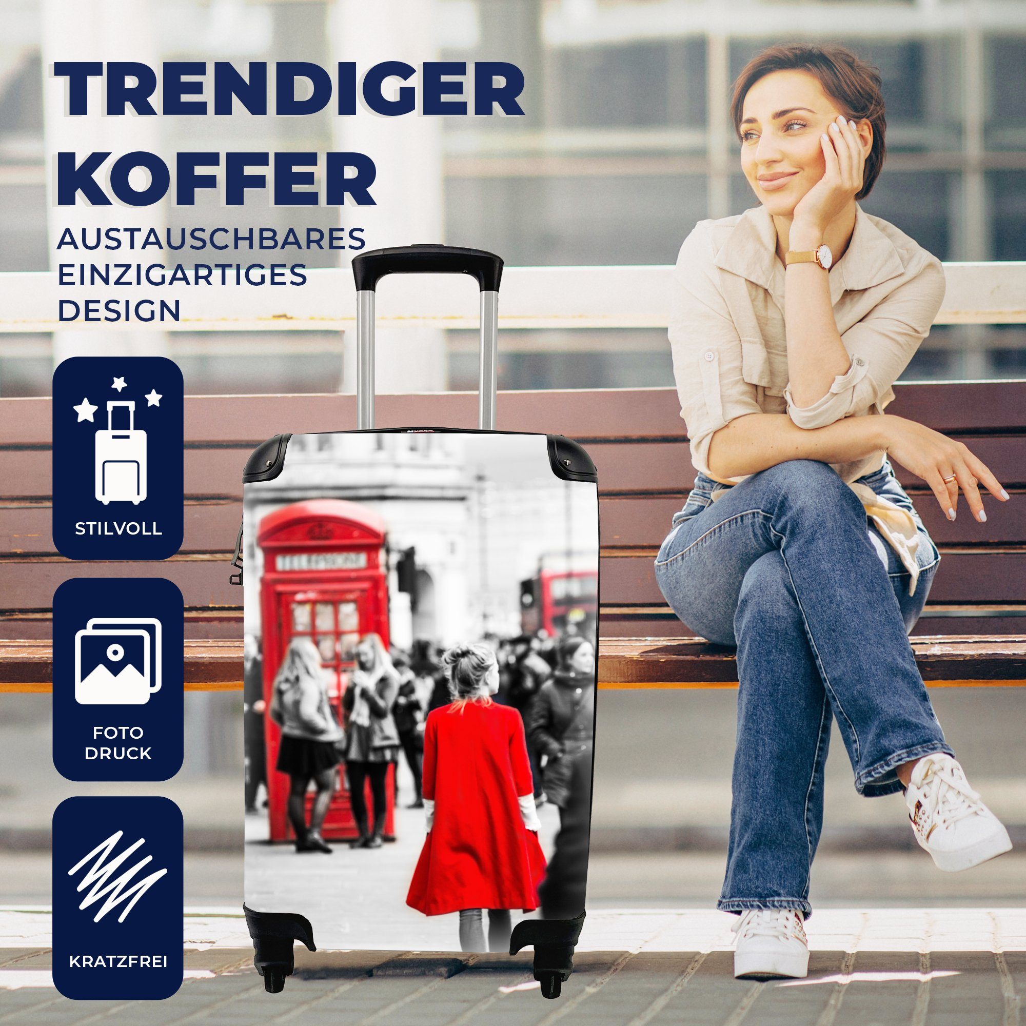 für 4 die roten Handgepäck Trolley, in einer rollen, Rollen, die, Handgepäckkoffer mit Frau einer Jacke, durch Schwarz-Weiß-Foto MuchoWow Reisetasche Ferien, Reisekoffer