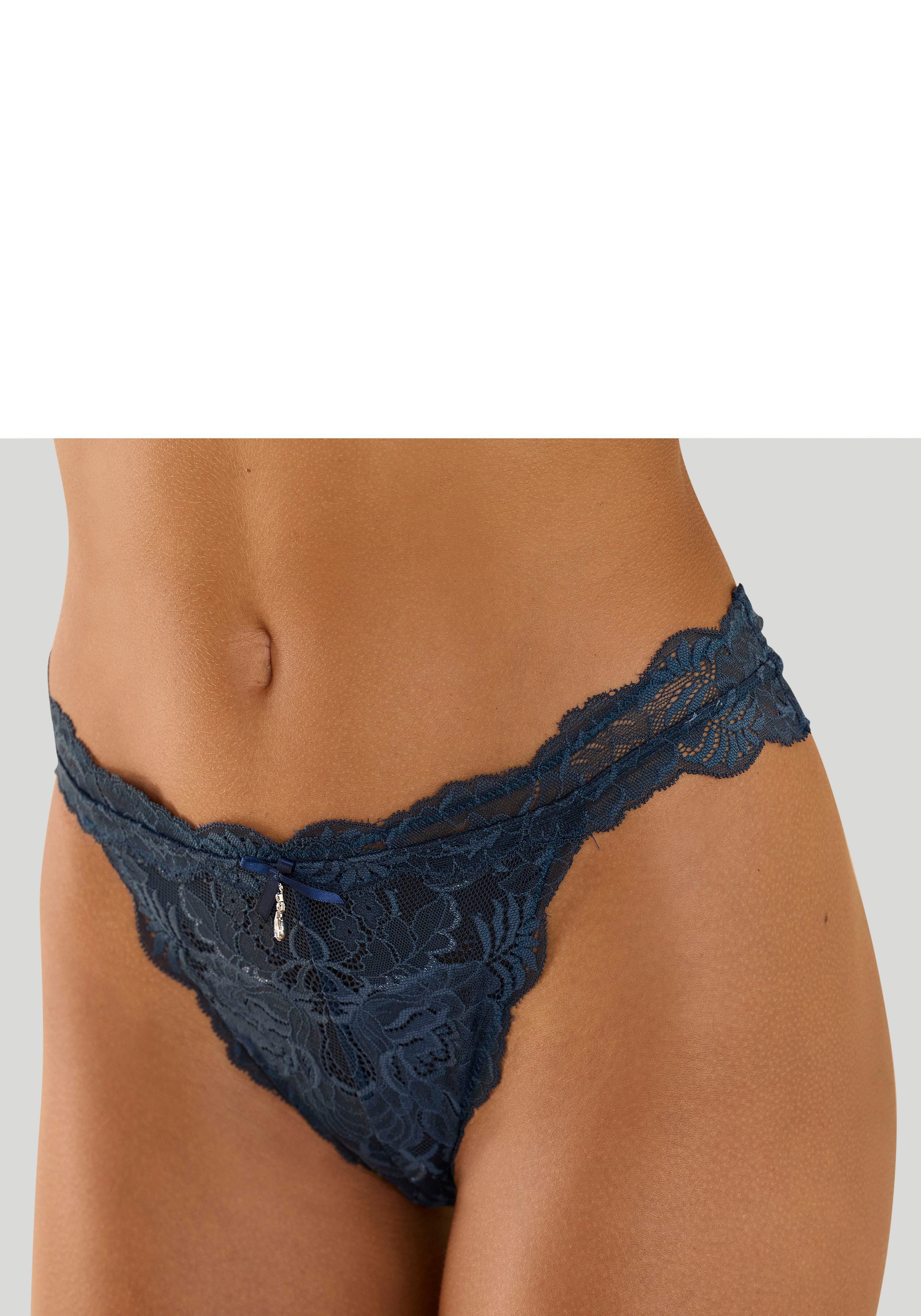 LASCANA Tanga rundherum aus edler Spitze