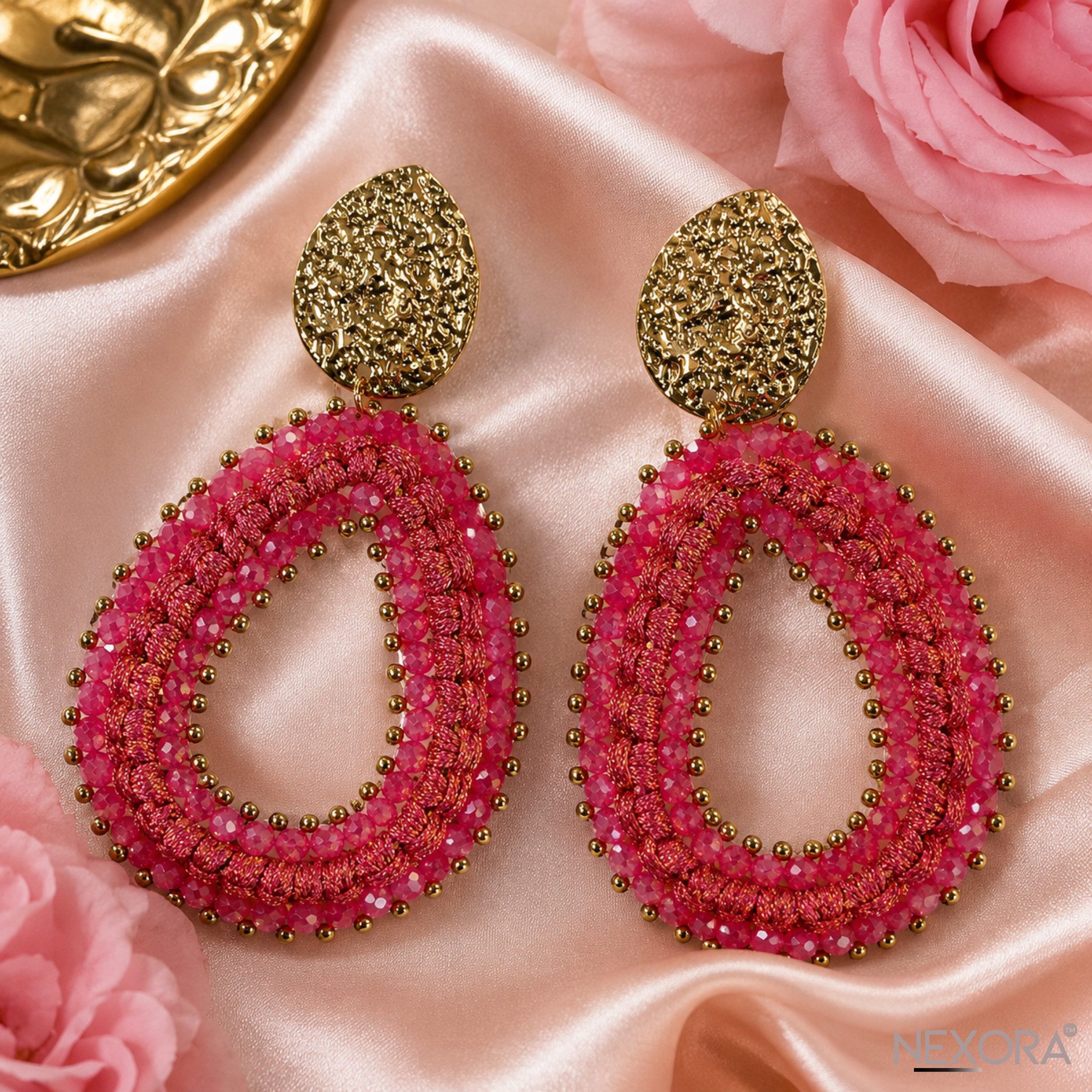 NEXORA Perlenohrringe Statement Ohrringe Damen Tropfen Ohrhänger Perlen Goldfarben (Ohrring-Set, 1 Paar Ohrringe), Statement-Tropfenform mit Flechtdetails und Schmuckbesatz