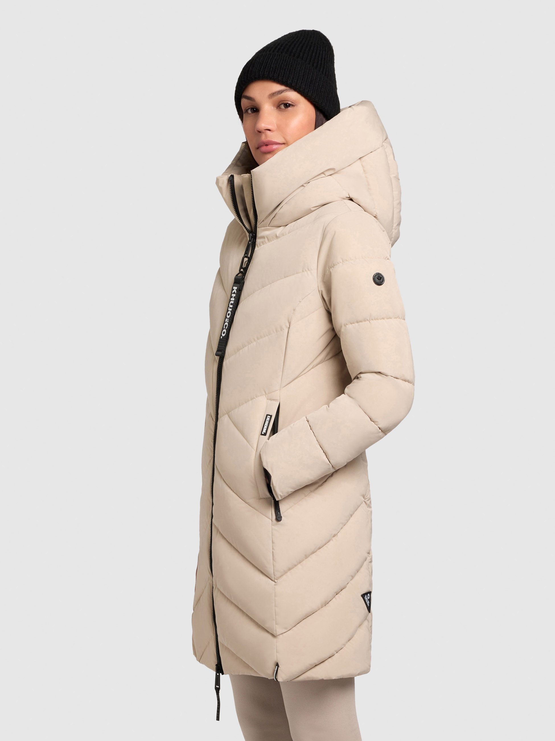 khujo Steppmantel DARKA2 aus Polyester und Nylon, lockerer Schnitt, mit Eingrifftaschen