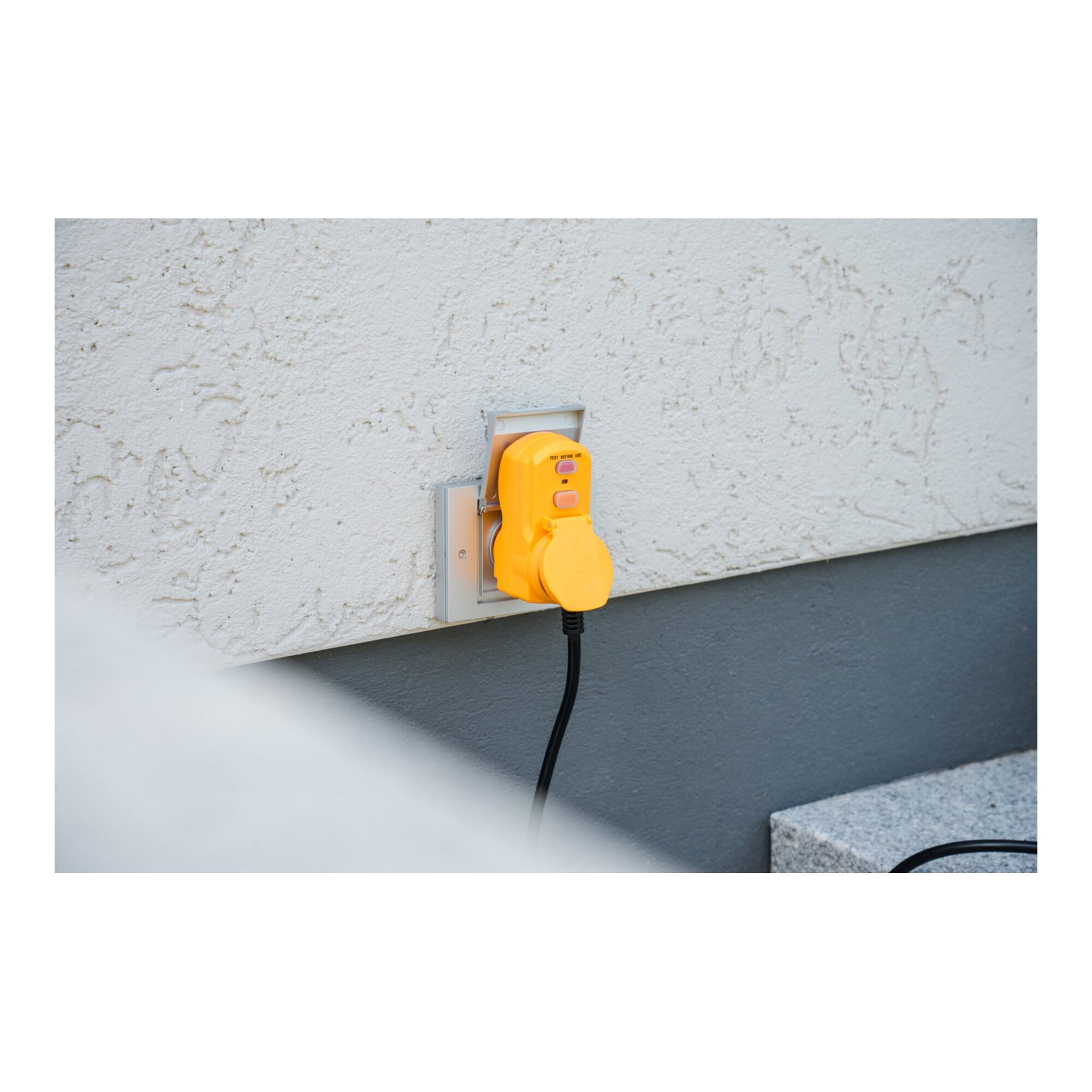 Brennenstuhl Personenschutzstecker Personenschutz-Adapter BDI-A 2 30 IP54
