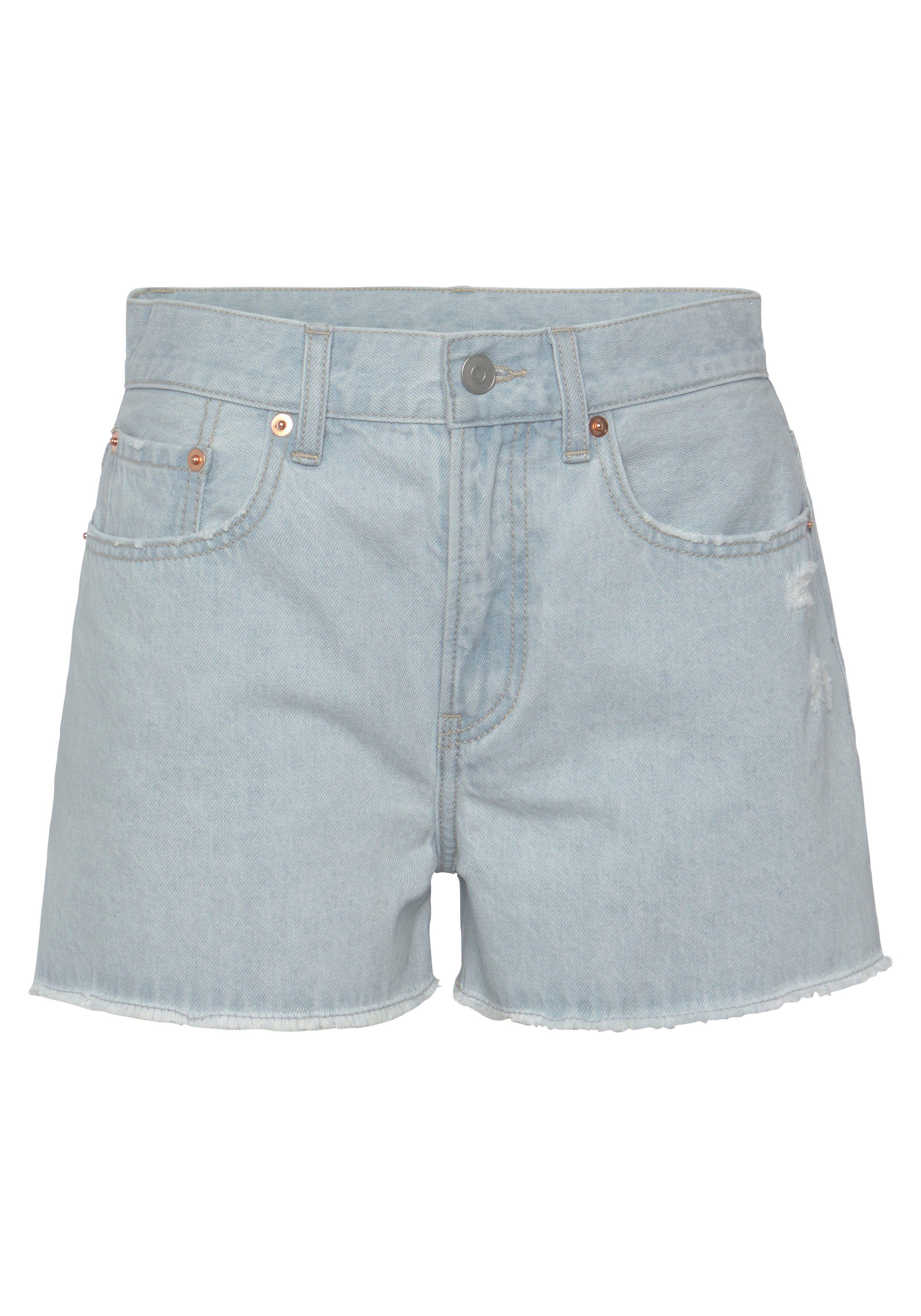 Buffalo Jeansshorts mit Used-Effekten, Seitenschlitze, kurze Hose aus Baumwolle. € 59,99