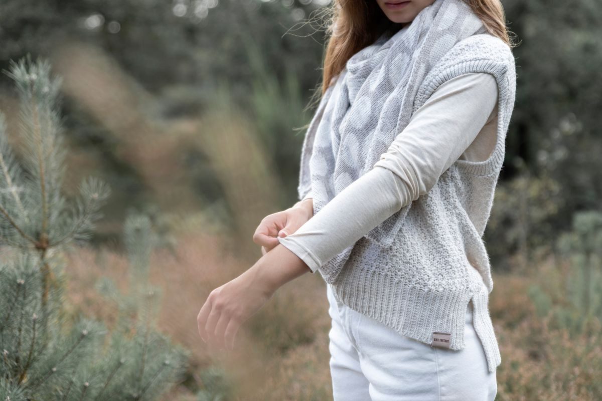 Knit Factory Strickschal Liva Dreiecksschal Schwarz/Beige, (1-St), Schal Ha günstig online kaufen