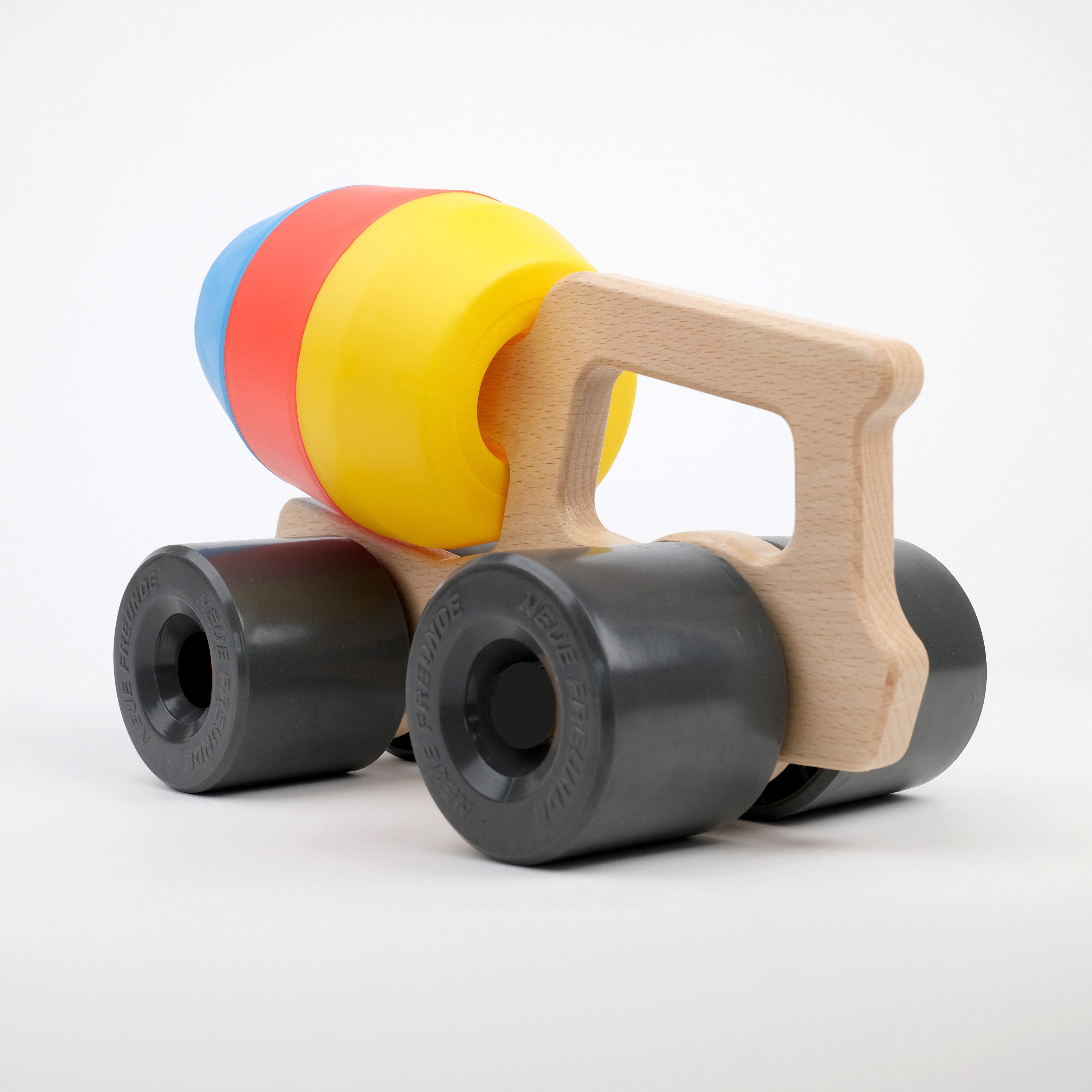 Neue Freunde Spielzeug-Betonmischer Rocco, (der Betonmischer, 4-tlg), mit drei bunten Sandformen