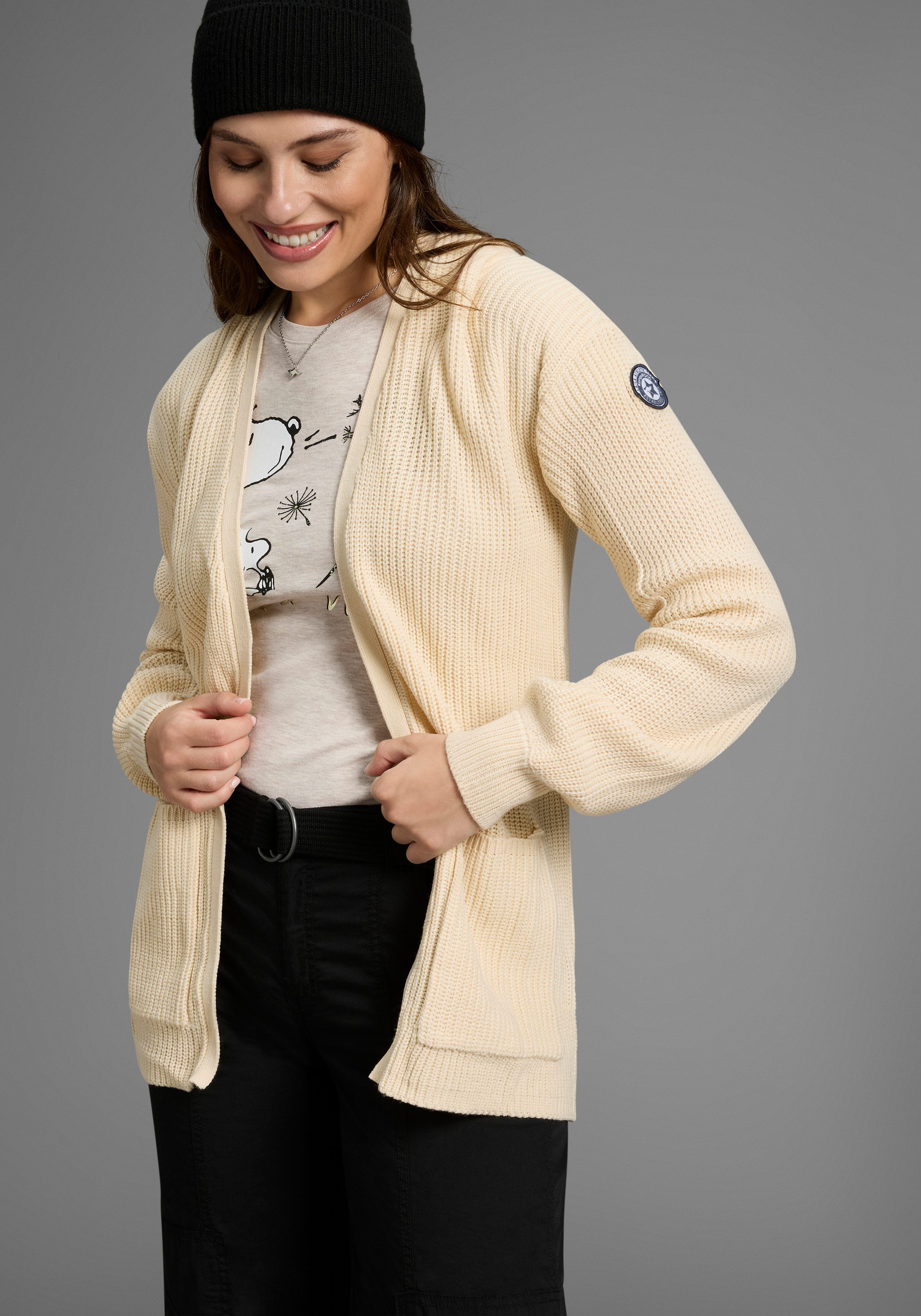 KangaROOS Strickjacke aus kuscheligem Strick