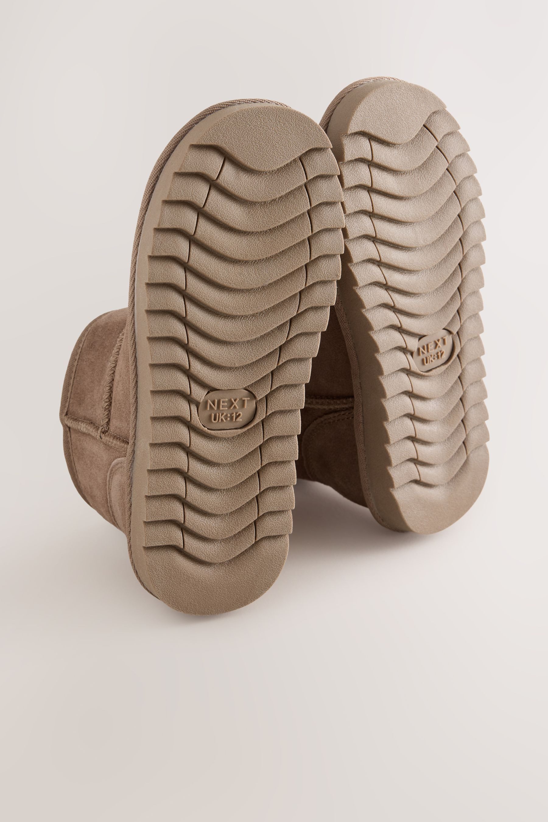 Next Schlupfstiefel aus Veloursleder Schlupfstiefel – Bild 2 von 5