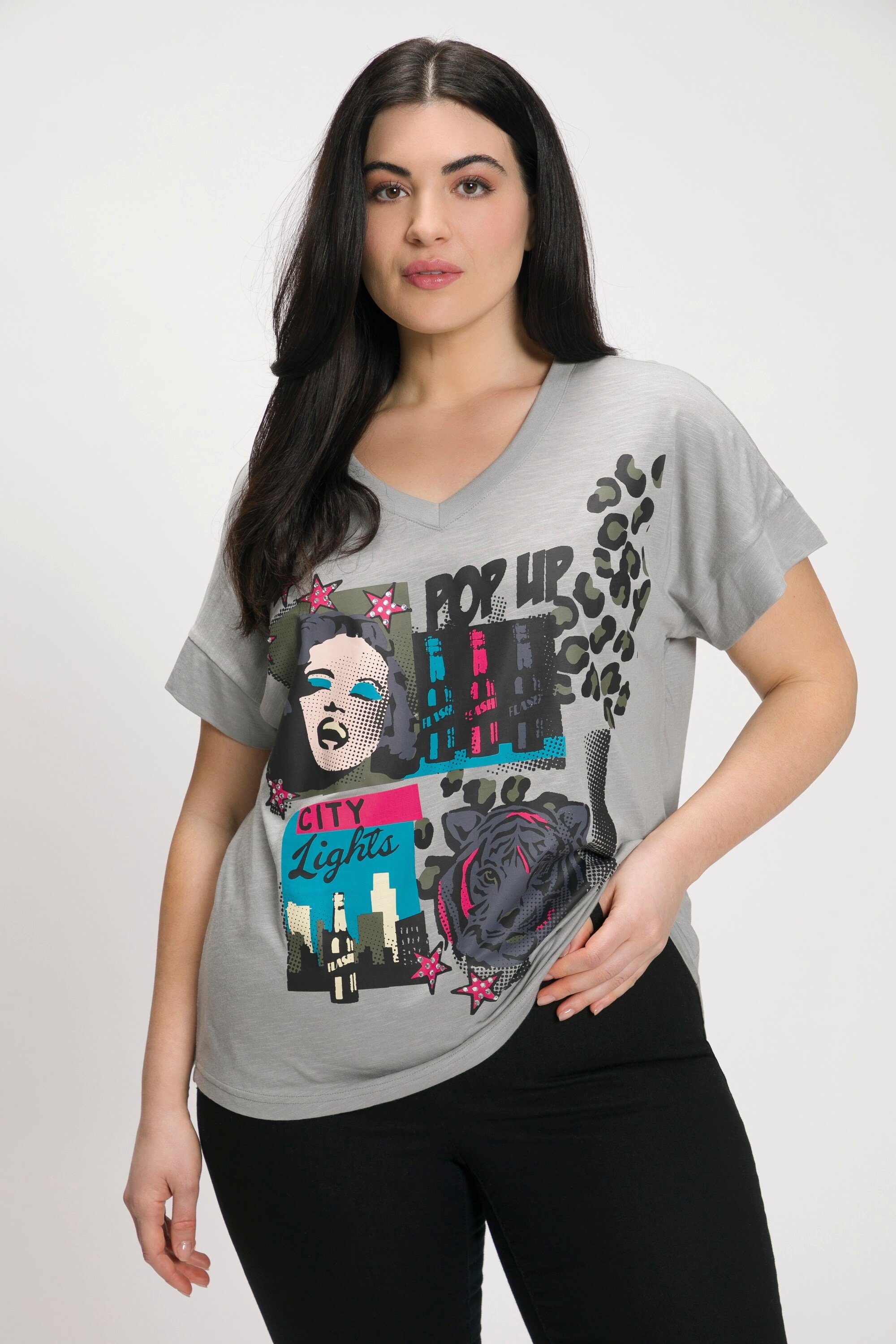 Ulla Popken Rundhalsshirt T-Shirt Pop-Art-Druck Oversized V-Ausschnitt