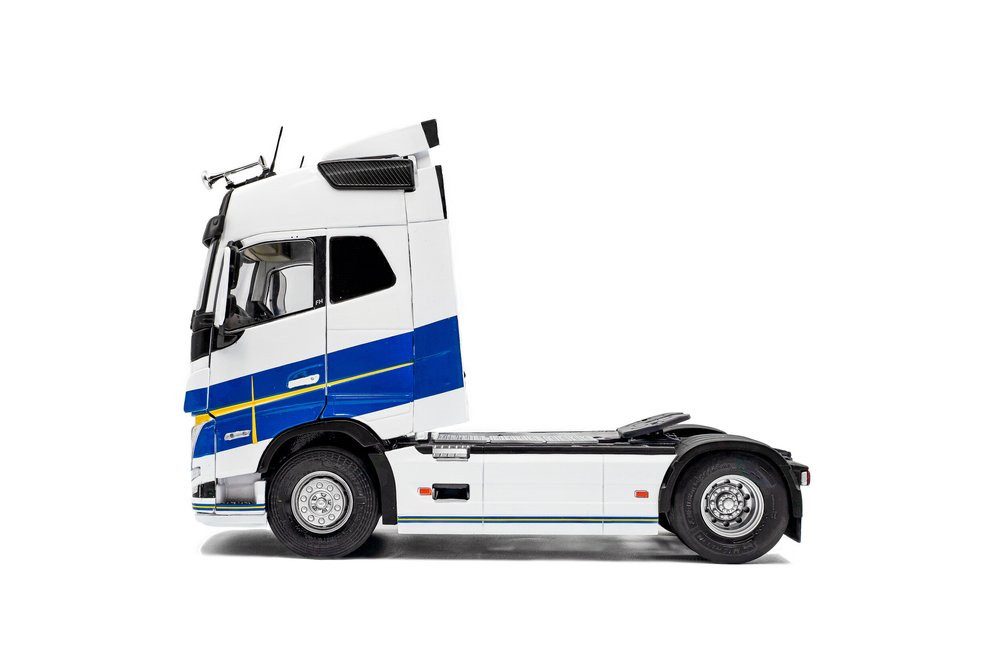 Solido Modellauto Volvo FH16 Globetrotter XL Zugmaschine 2019 weiß, Maßstab 1:24