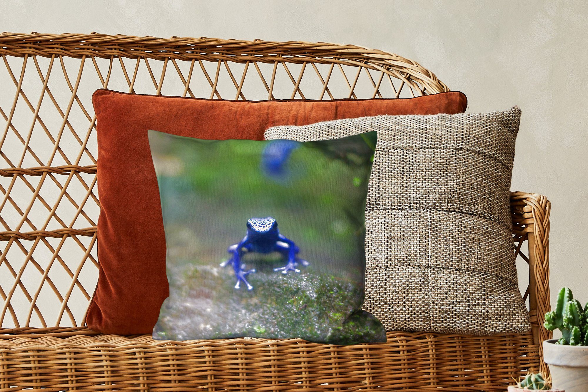 Dekokissen Zierkissen Schlafzimmer, im Dschungel, MuchoWow Füllung Deko, Sofakissen Wohzimmer, mit Blauer für Frosch