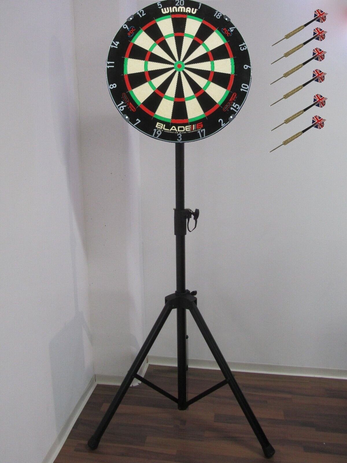 Dartscheibe Winmau Blade 6 Triple core carbon Dartscheibe Stativ Dartpfeile