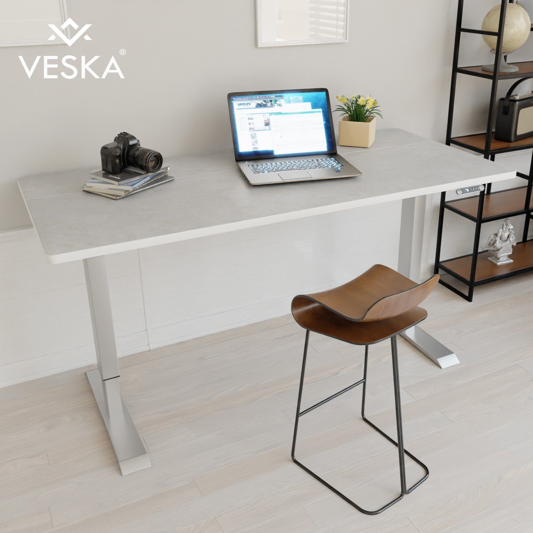 VESKA Schreibtisch Höhenverstellbar 140 x 70 cm - Bürotisch Elektrisch mit Touchscreen - Sitz- & Stehpult Home Office Silber | Stein-Grau
