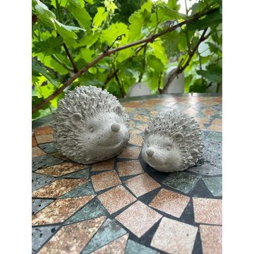 ZGM Gartenfigur Betonfigur Igel FRITZI - handgefertigte Dekoration für Garten und Haus, handgefertigte Dekoration für Garten und Haus