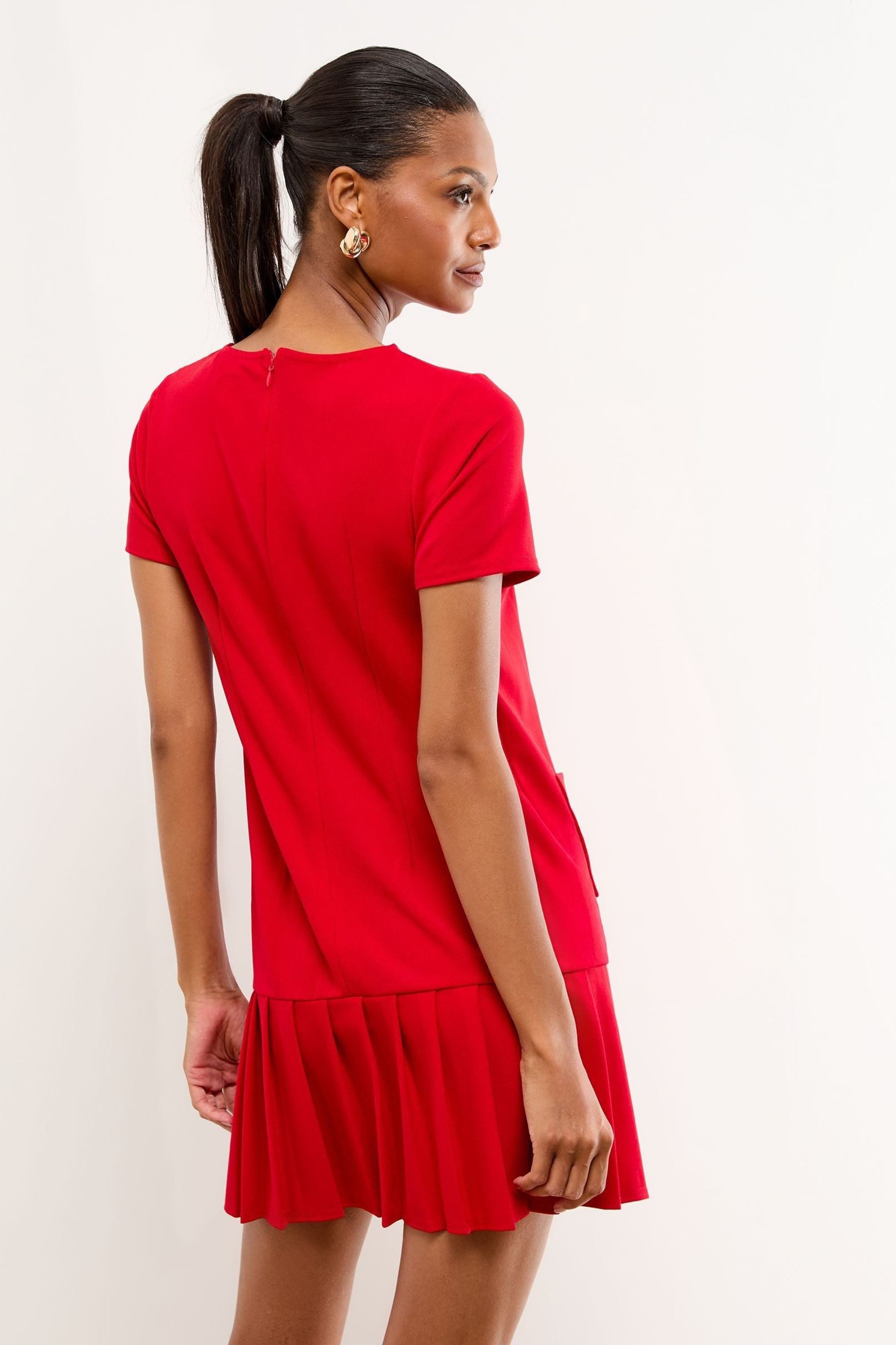 LIPSY Plisseekleid Lipsy Mini-Etuikleid mit Knopfdetails, Regular (1-tlg)