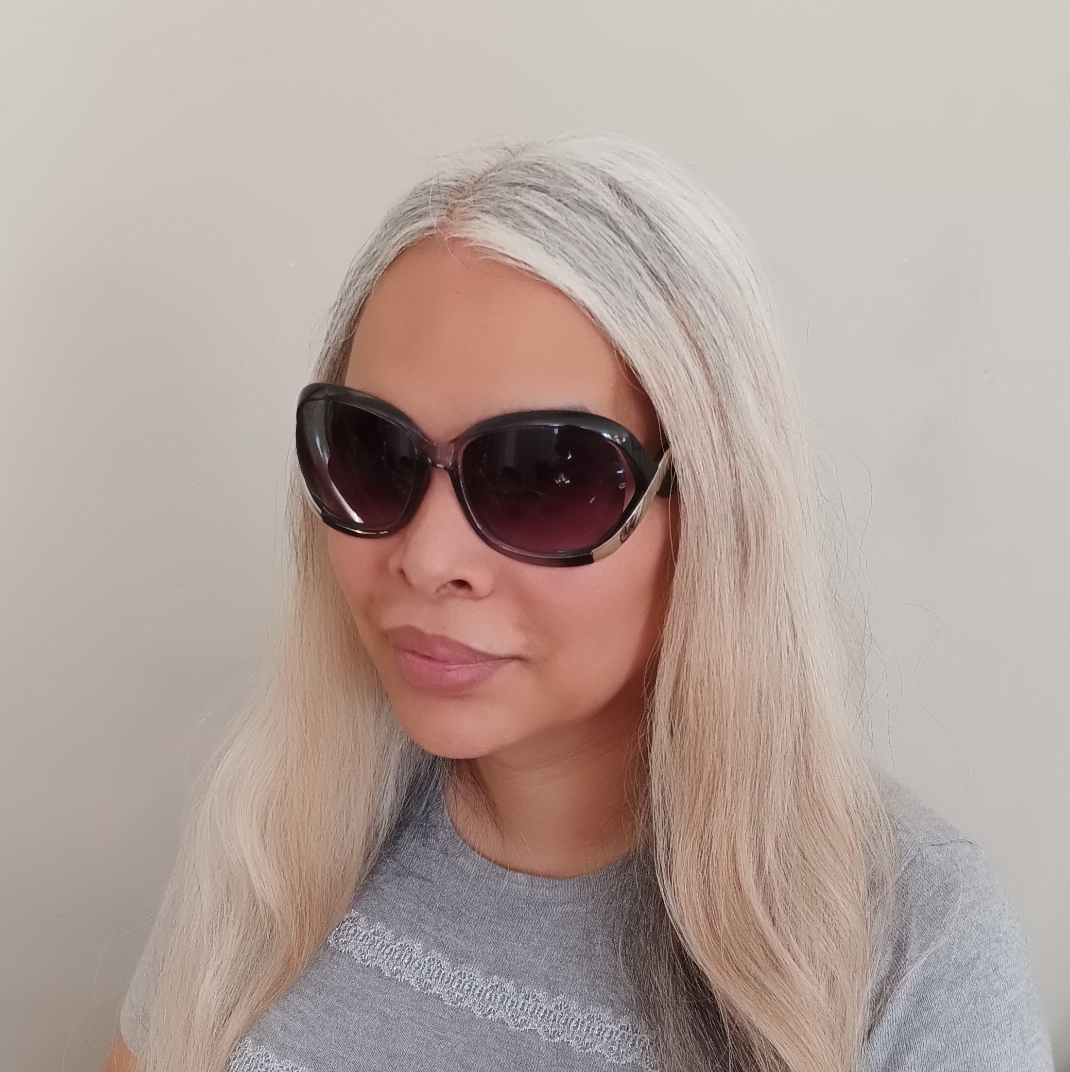 Rennec Sonnenbrille (Damen Oversized Brille mit Brillenbeutel) Große Designer Brille mit geschwungen Bügeln