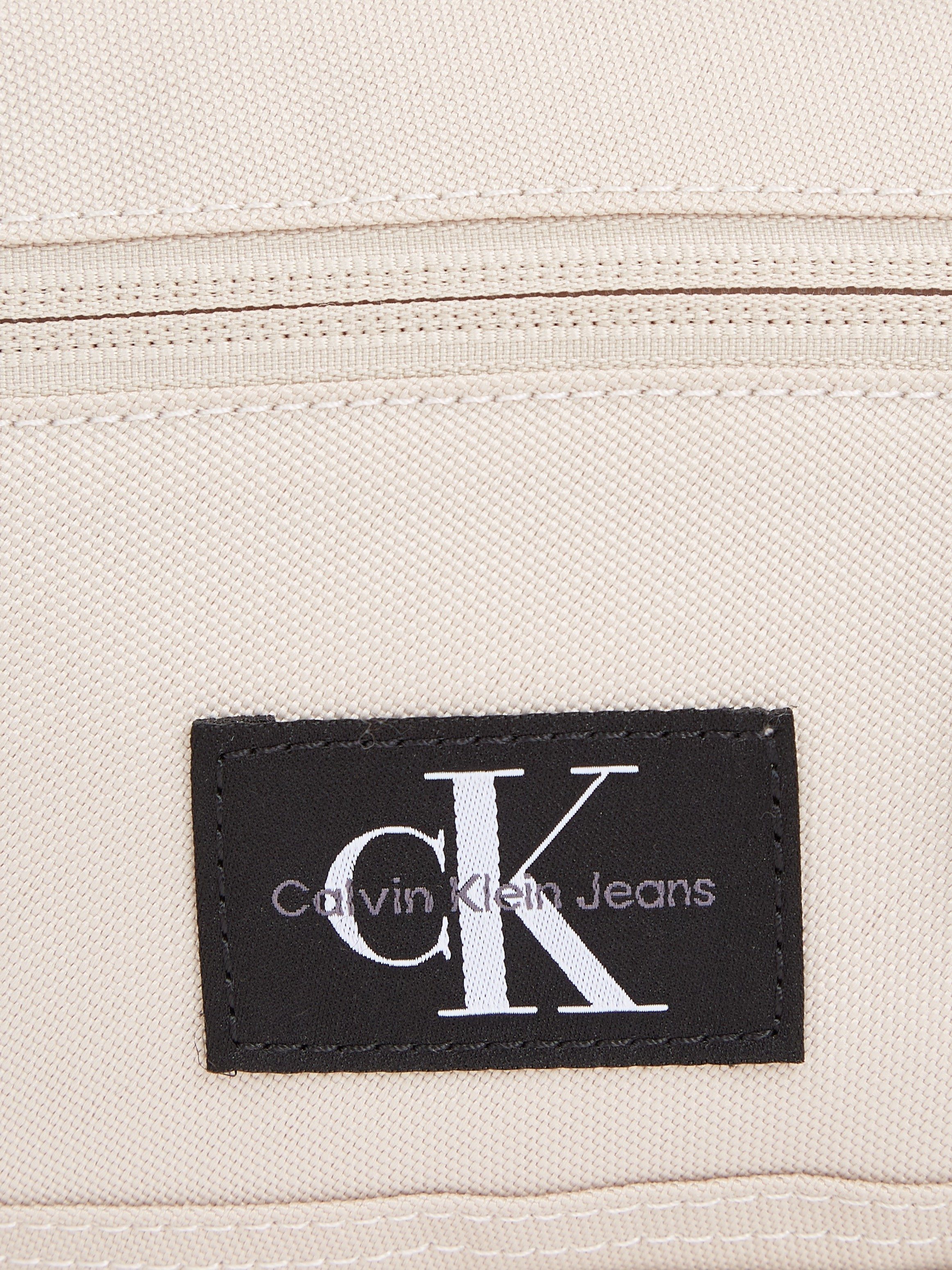 Design ESSENTIALS Jeans Mini Klein W, CAMERA Calvin beige im SPORT praktischen Bag BAG21