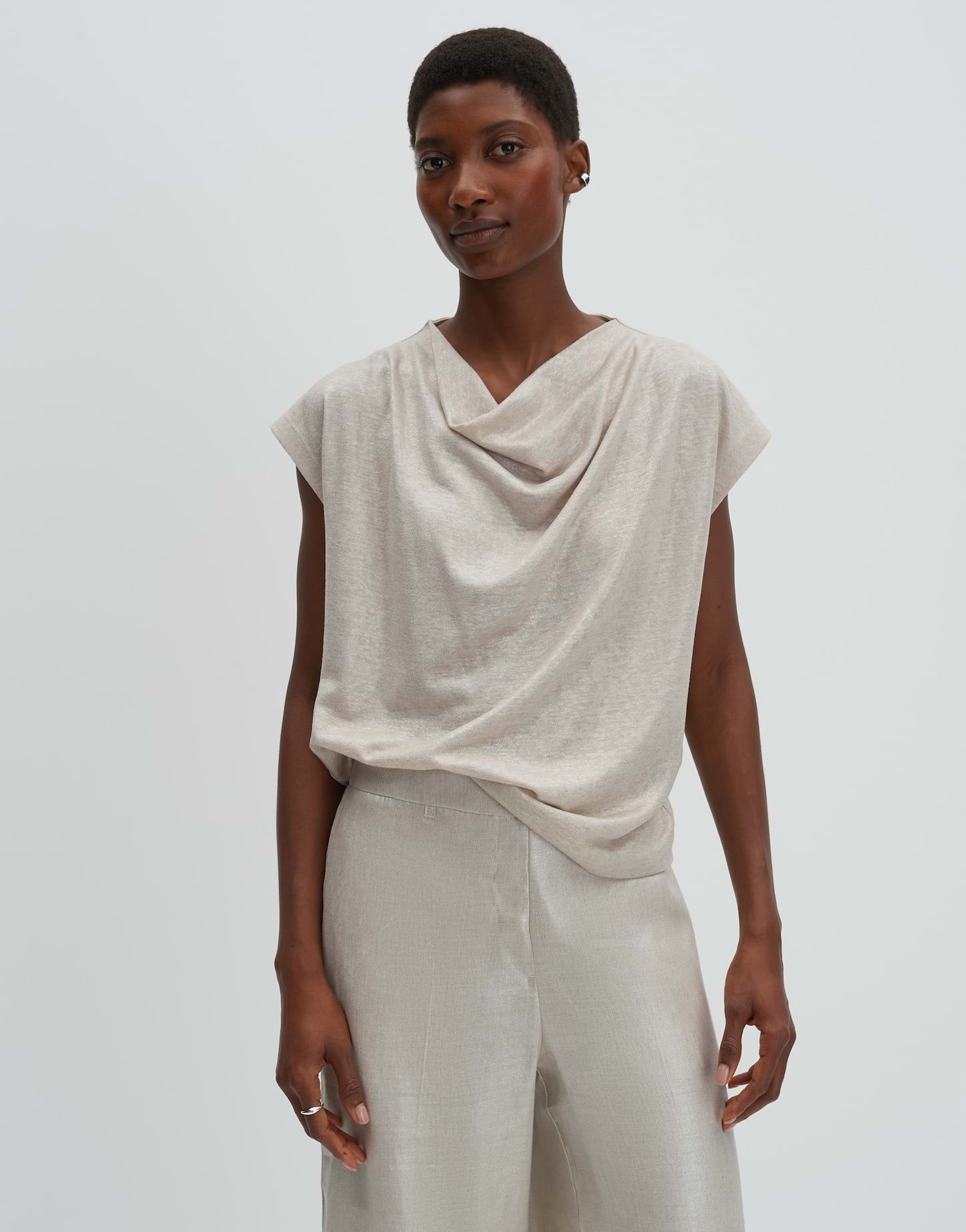 someday Kurzarmshirt Kevine aus Slub-Jersey mit Coating Wasserfallkragen mit fließendem Fall, elegant
