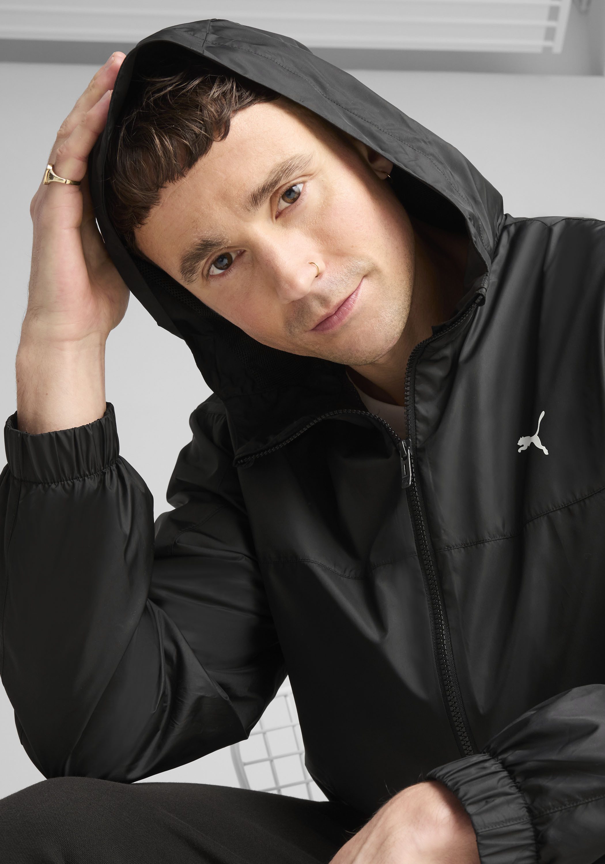 PUMA Windbreaker ESS UV RELAXED WINDBREAKER M mit Kapuze, mit Eingrifftaschen, wärmeisolierend