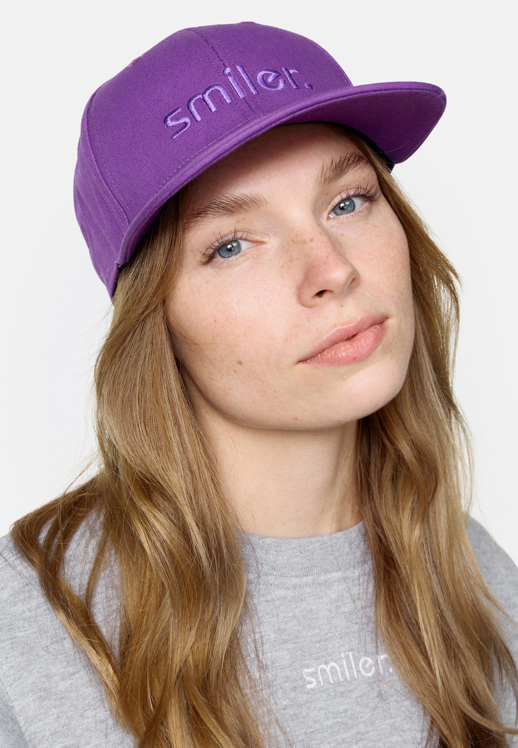 Cap smiler. Snapback shine. lila