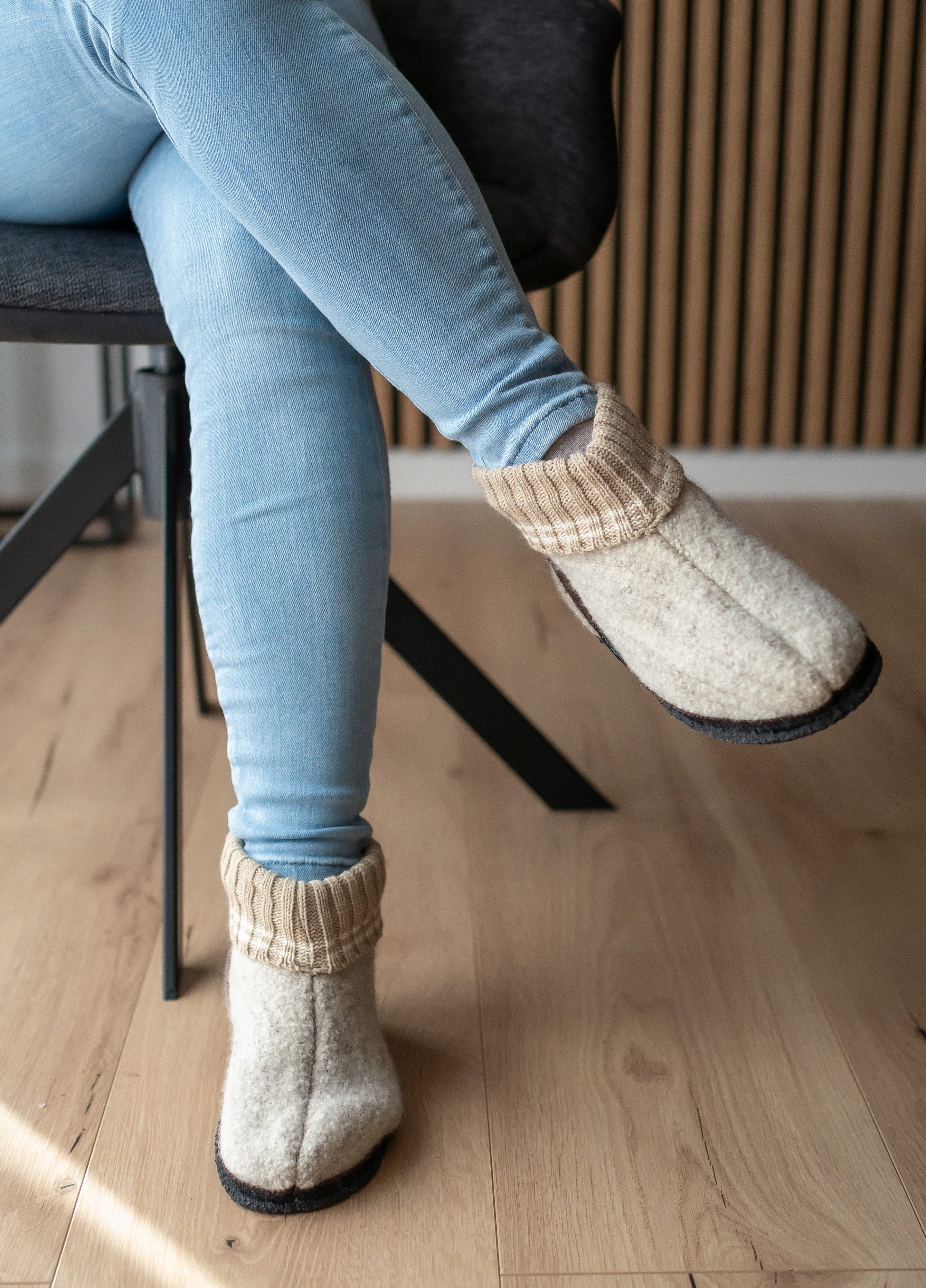 Beck Hüttenschuh Oetz Hüttenschuhe (aus Österreich, reine Schurwolle, für Kinder, Damen und Herren) rutschfeste Laufsohle