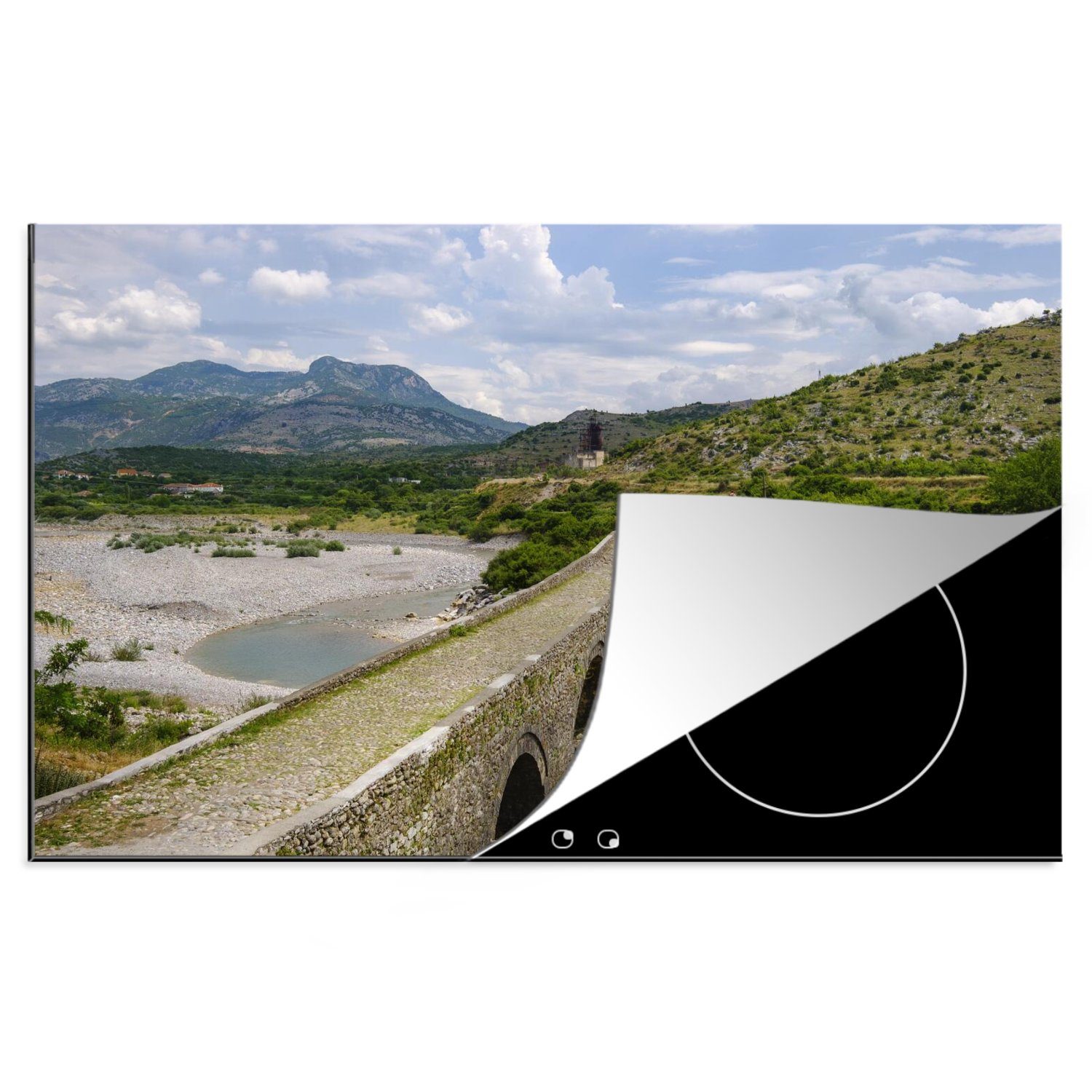 MuchoWow Herdblende-/Abdeckplatte Brücke über einen Fluss in Albanien, Vinyl, (1 tlg), 81x52 cm, Induktionskochfeld Schutz für die küche, Ceranfeldabdeckung | Herdabdeckplatten