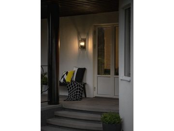 KONSTSMIDE LED Außen-Wandleuchte, Bewegungsmelder, LED wechselbar, warmweiß, Wand-laterne mit Bewegungsmelder, Fassadenbeleuchtung Landhaus-stil
