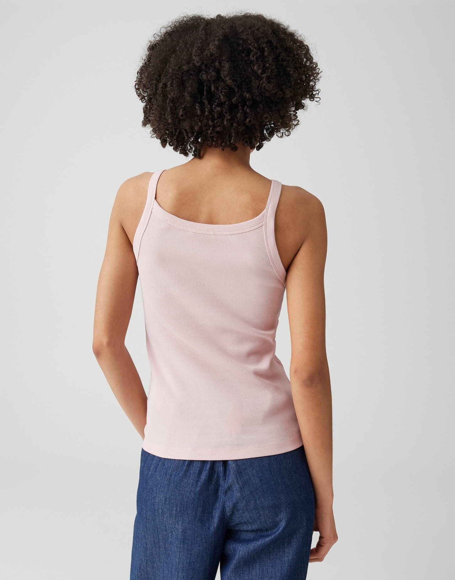 OPUS Kurzarmshirt Izli aus weichem Jersey mit Stretchkomfort Das Trägerdetail unterstreicht den sommerlichen Look