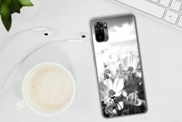 MuchoWow Handyhülle Blumen - Wiese - Lila - Gras - Weiß - Wolken - Blau, Phone Case, Handyhülle Xiaomi Redmi Note 10, Silikon, Schutzhülle