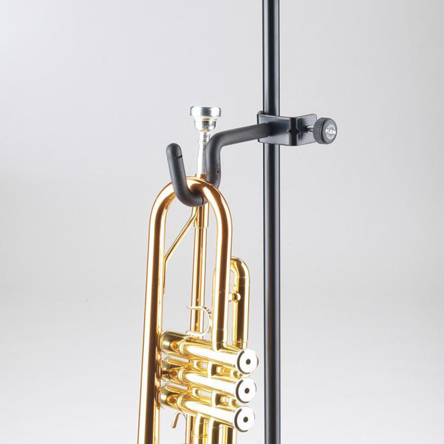 König & Meyer Musikinstrumentenständer K&M 15700 Trompetenhalter mit Anhänger, mit Schlüsselanhänger