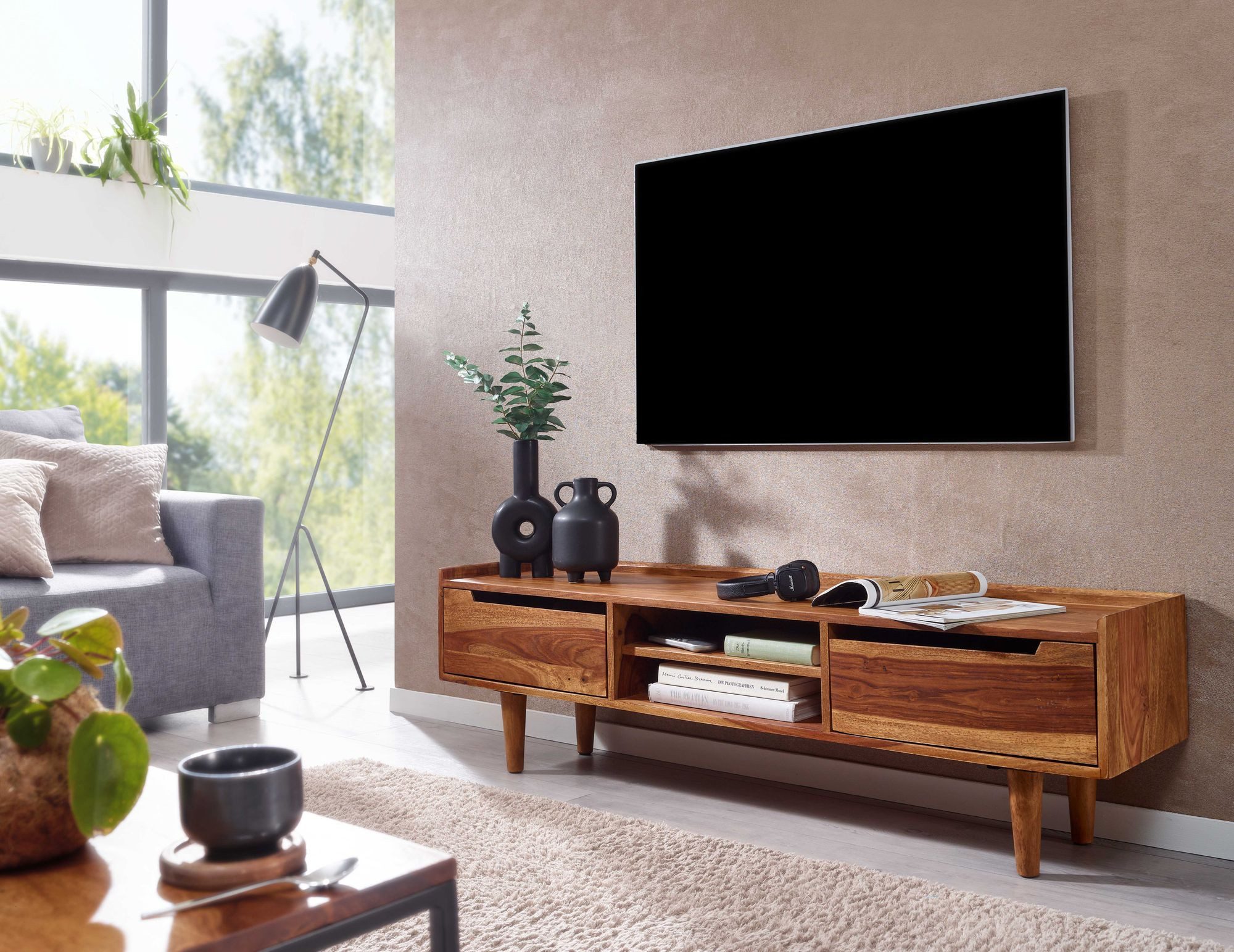 furnicato Lowboard TV-Unterschrank Massivholz, Walnuss Finish 145x43x35 cm (1 St), TV-Lowboard mit zwei Türfächern und offenen Ablageflächen