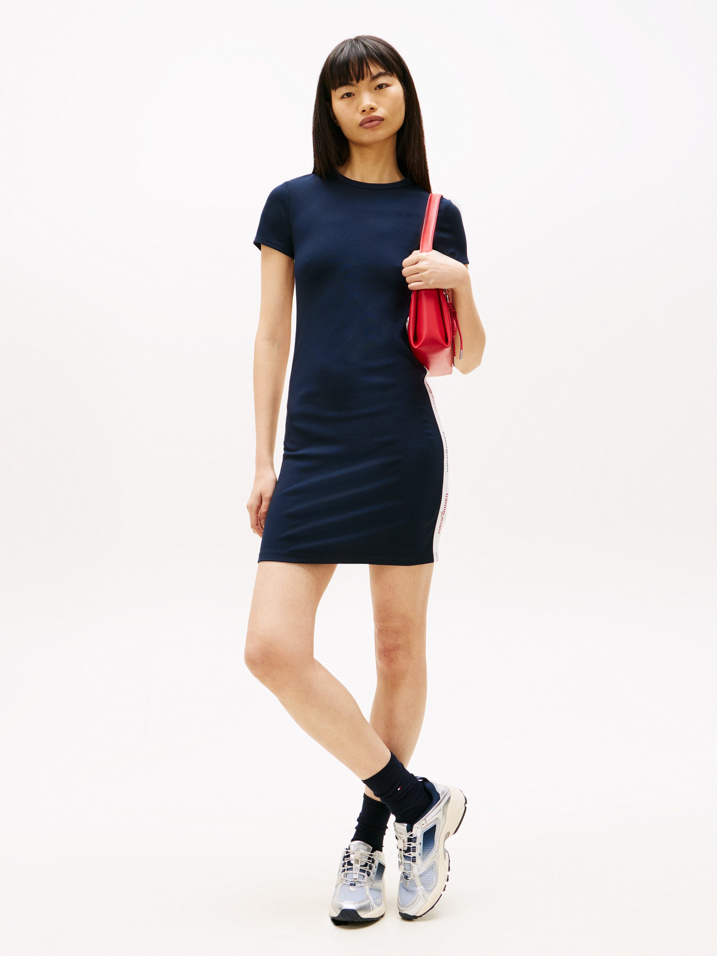 Tommy Jeans Jerseykleid TJW BODYCON TAPE DRESS mit seinem klassischen, schlichten Design