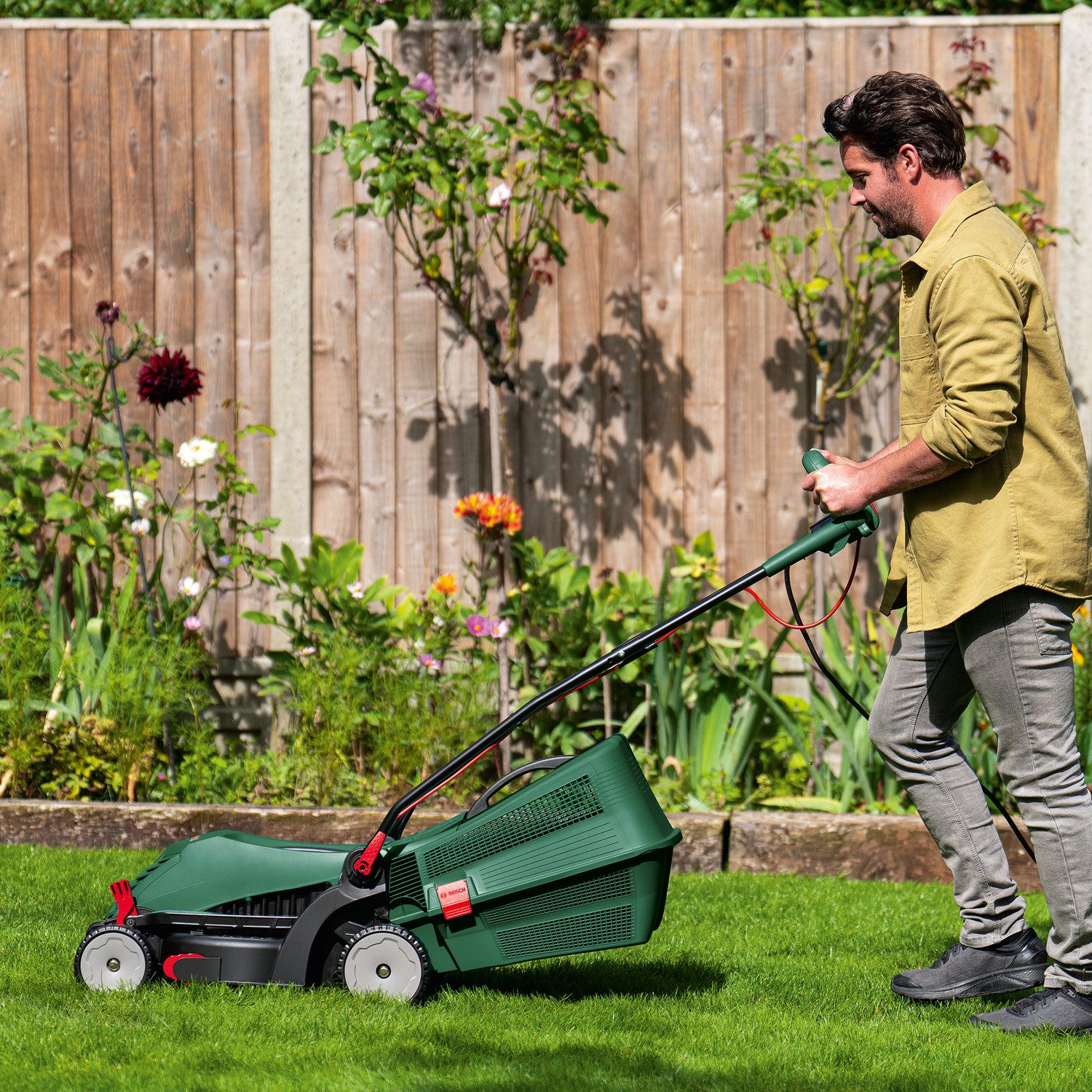 Bosch Home & Garden Elektrorasenmäher UniversalRotak 34-405, 34 cm Schnittbreite – Bild 5 von 5