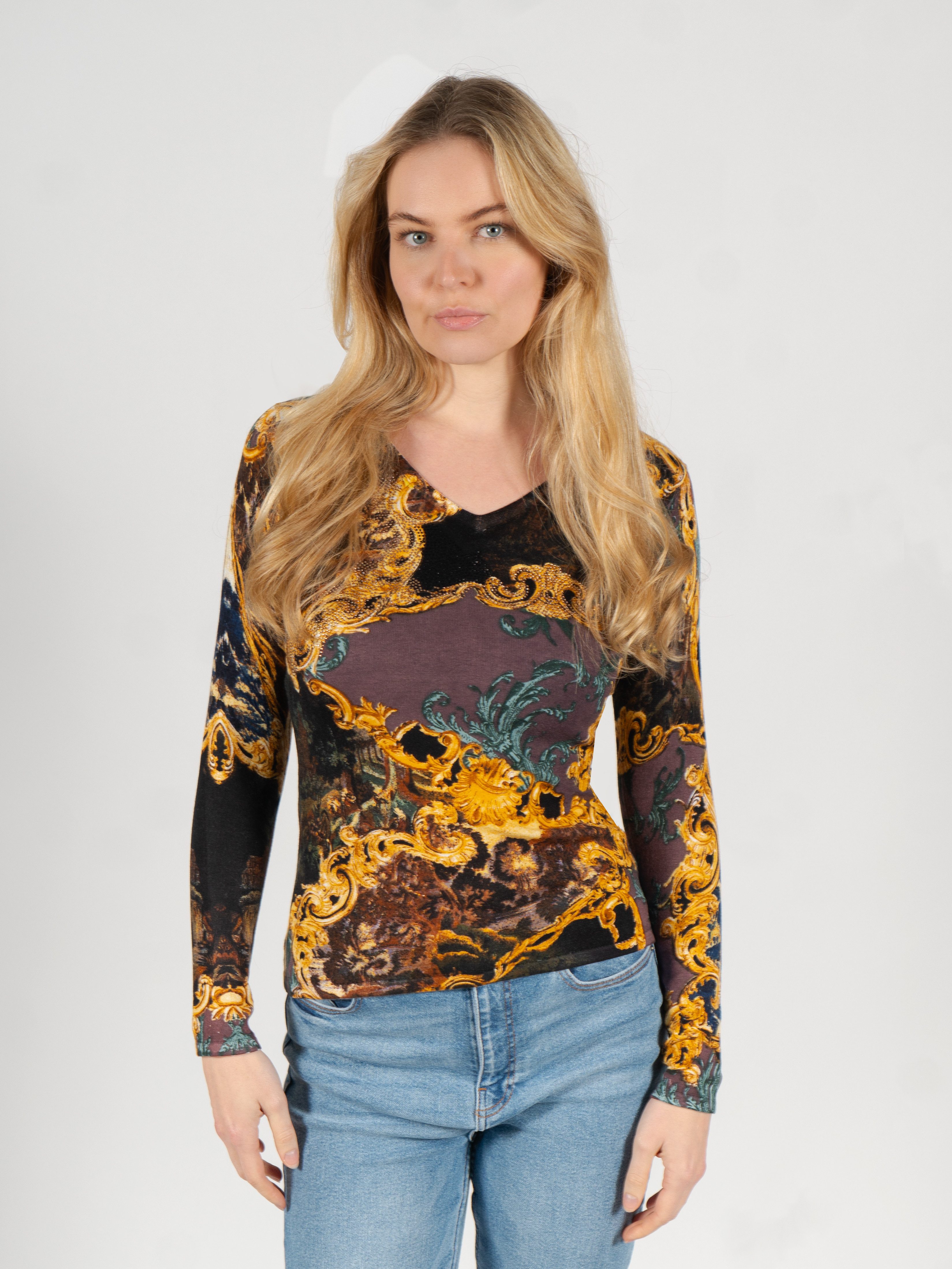 Strickpullover mit V-Ausschnitt in einem dekorativen Mustermix mit Strassdetails