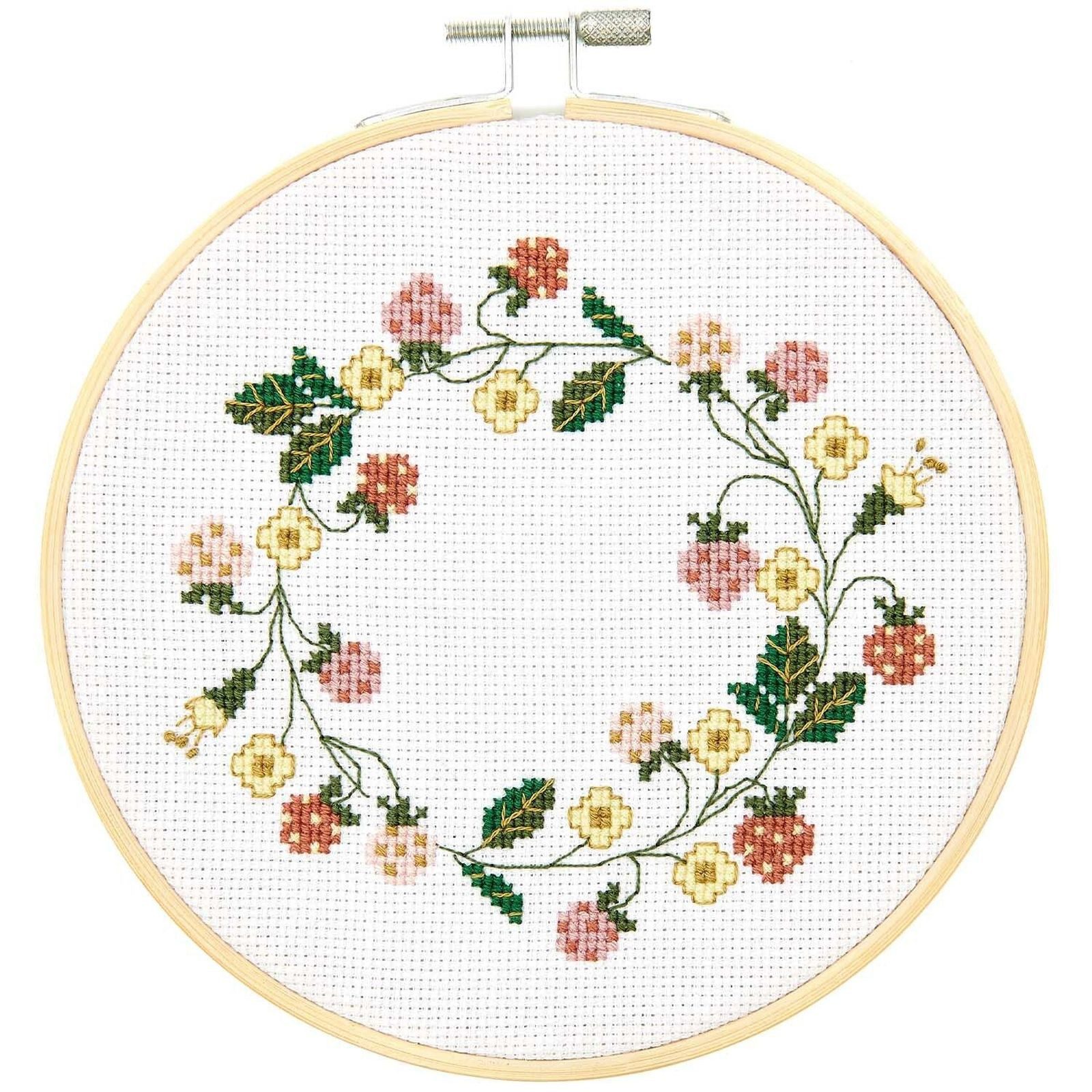 Rico Design Kreativset Stickpackung Erdbeerkranz, (Stickring Ø15 cm), DIY Set