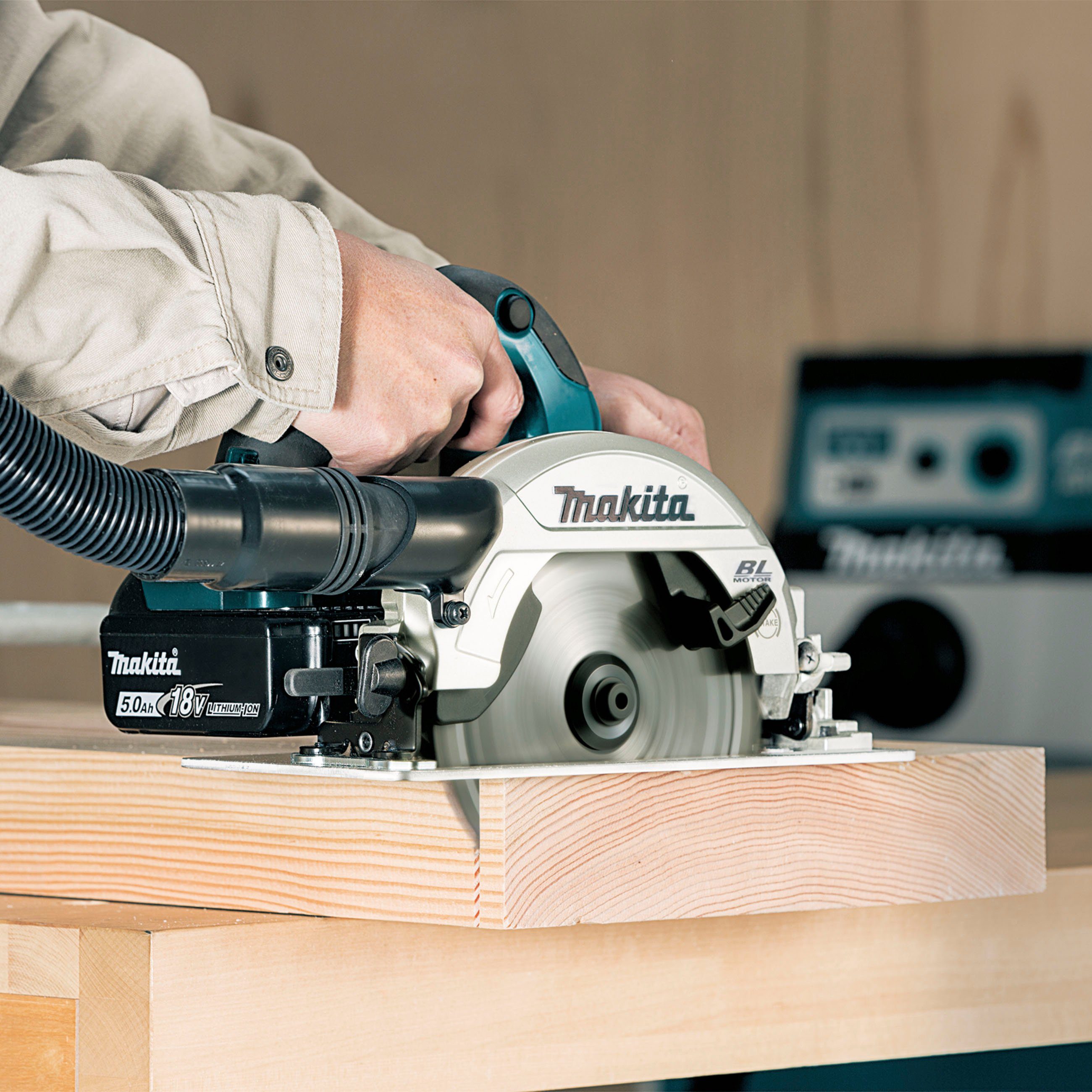 Makita Akku-Handkreissäge DHS660Z, ohne Akku und Ladegerät – Bild 4 von 5