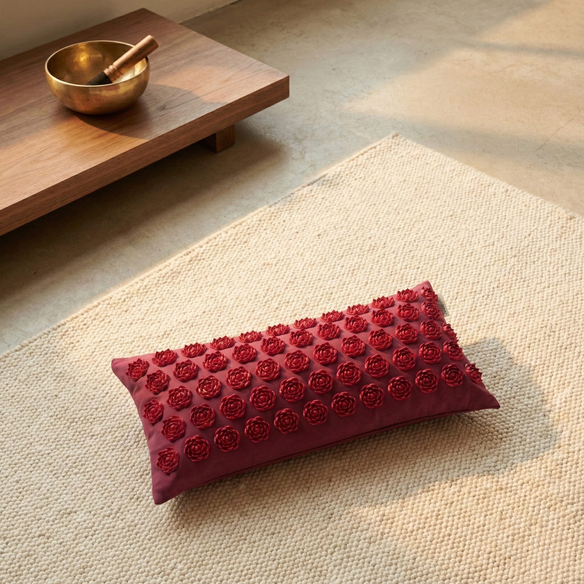 Yogistar Akupressurmatte Akupressurkissen akupress relax lotus - Baumwolle (Standard, 1-St., Standard), Nackenkissen mit 1.450 Akupressurnadeln, Lotus-Design, Bio-Baumwolle