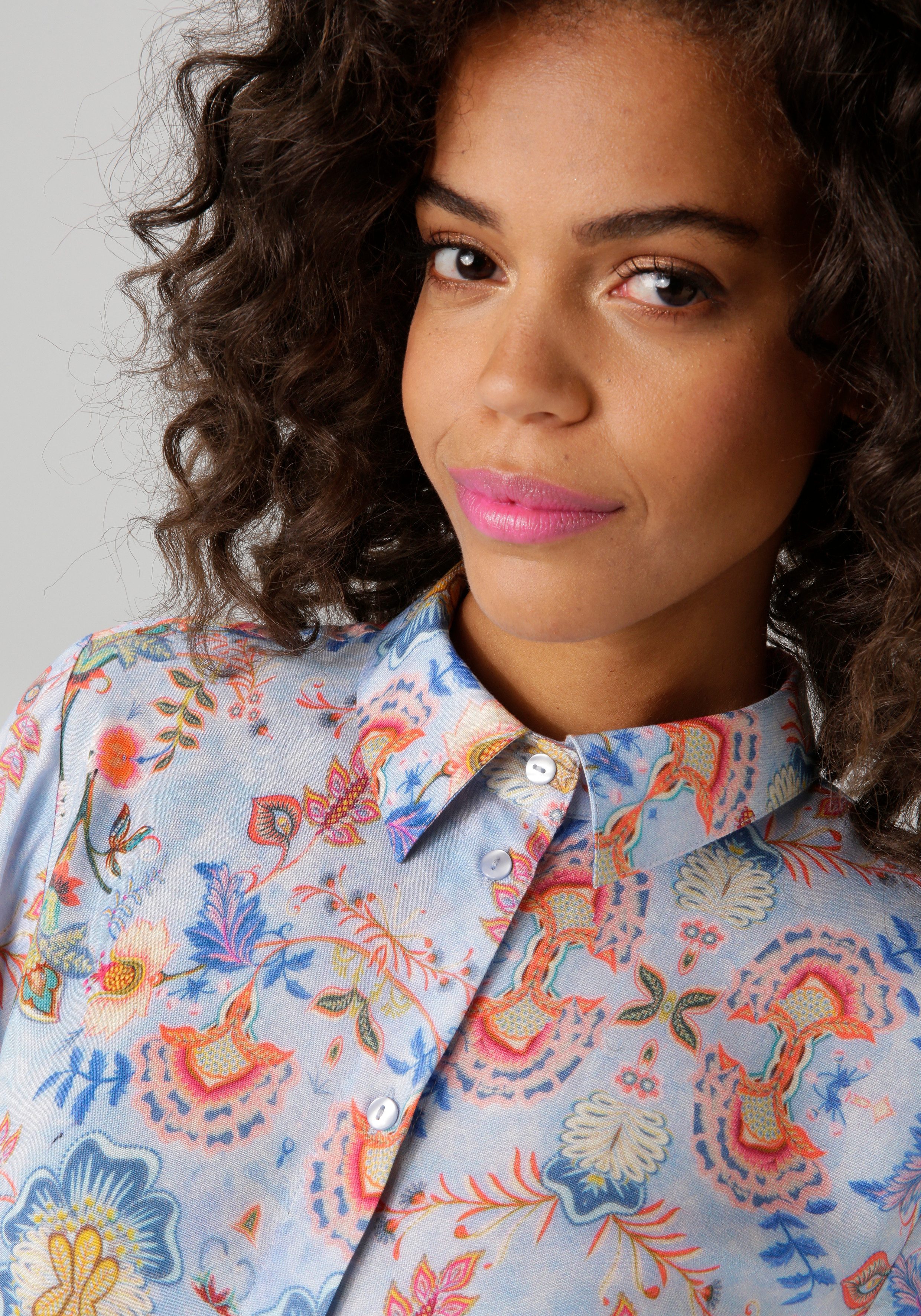 Aniston CASUAL Hemdbluse mit fantasievollen Blumendruck - jedes Teil ein Unikat